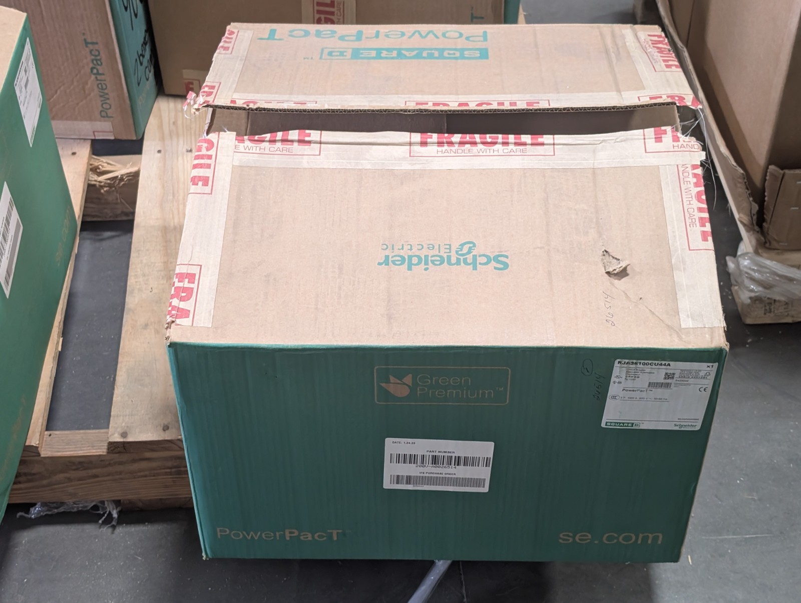 NEW 1000A Schneider RJA36100CU44A PowerPact I-Line Circuit Breaker 600VAC