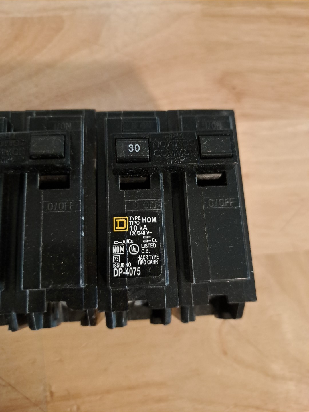 SquareD DP-4075 Type HOM230 Circuit Breaker 120/240V 2 Poles 30A 50/60Hz (Qty 5)