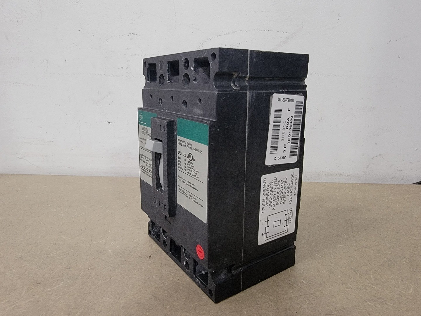 General Electric TED136060 60 Amps 3-Pole 600 VAC Circuit Breaker – Electrical