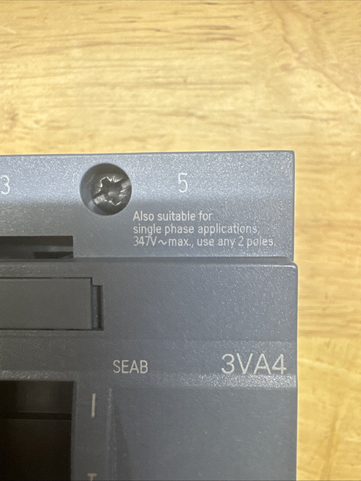 Siemens 3VA4140-4ED34-0AA0 3 Pole 40 Amp 240/480/600v Tested Chipped Corner