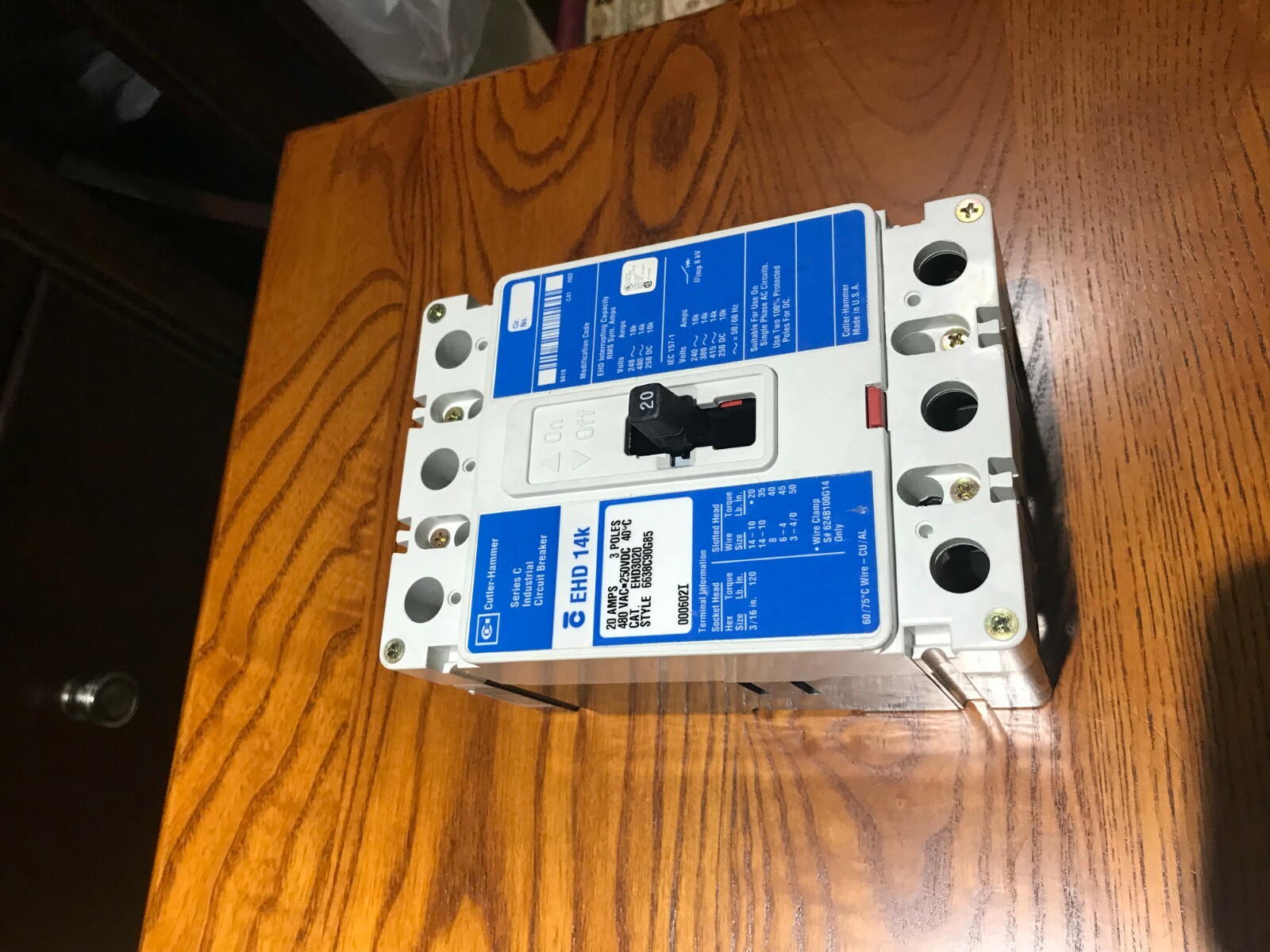 CUTLER HAMMER CHD3020 20 AMPS 3 POLE 480 VOLTS INDUSTRIAL CIRCUIT BREAKER