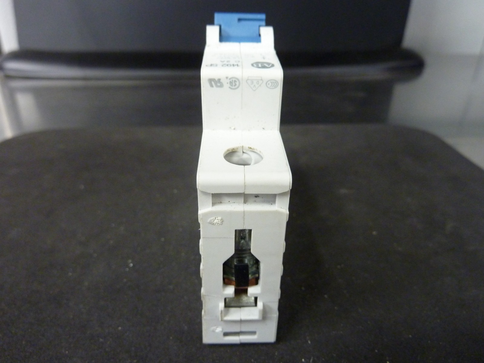 A-B Allen Bradley 1492-SP C 2A (1492-SPM1C020) Circuit Breaker Ser-D (31026)
