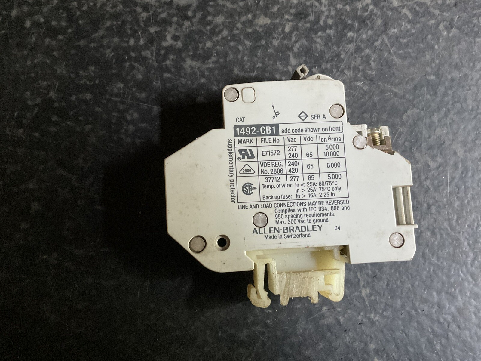 Allen Bradley 1492-CB1G300 Ser. C