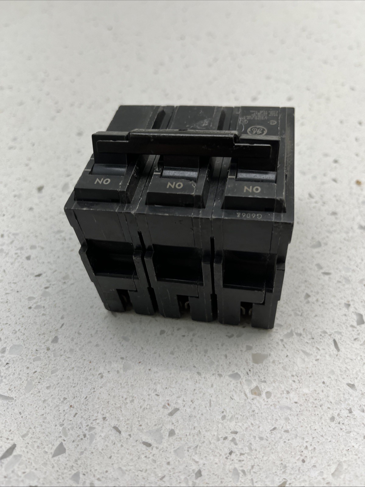 GENERAL ELECTRIC THQL32030 30A 3Pole 250VAC