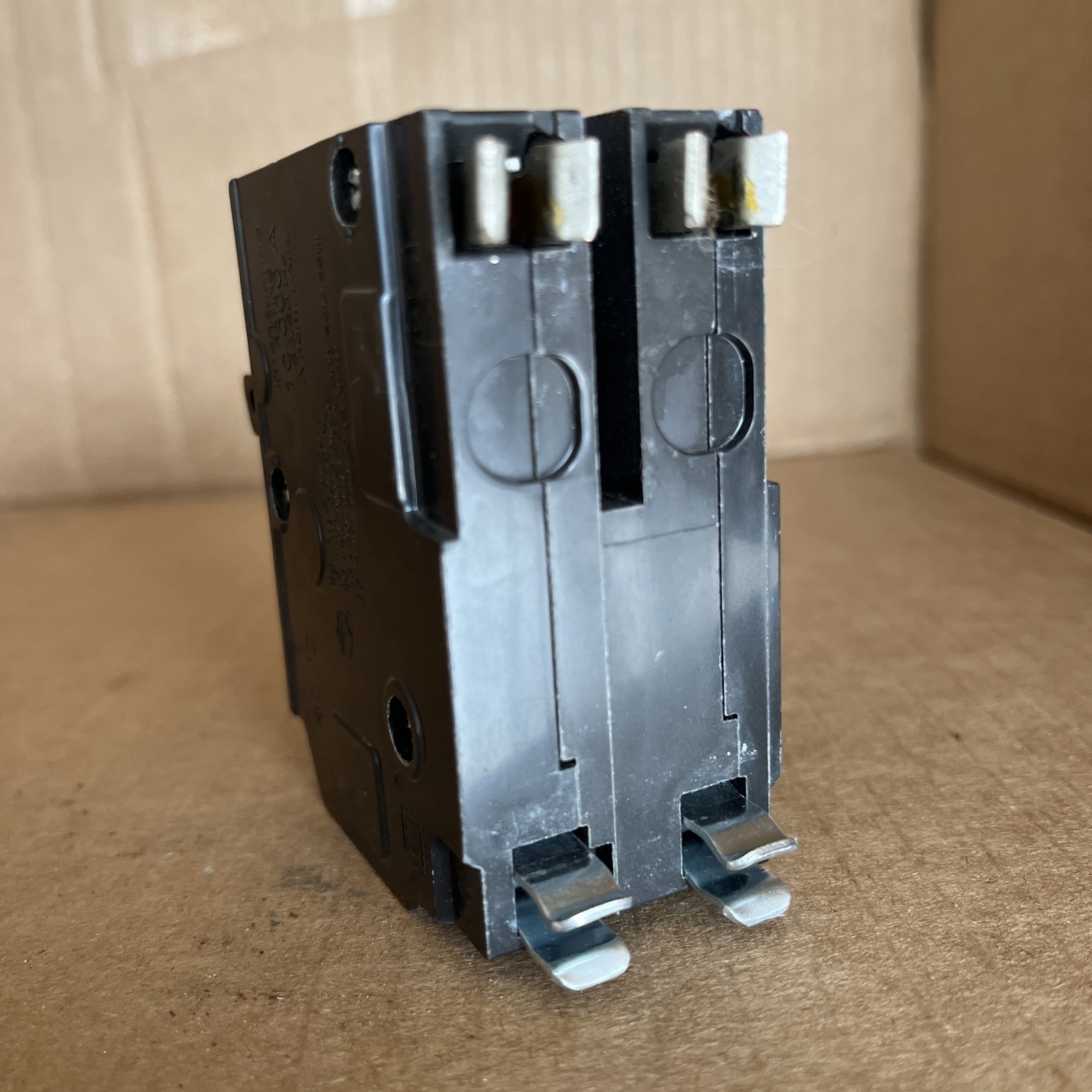 Square D Circuit Breaker | 35a | 2-Pole | 120/240V | 10kA | Clip-On