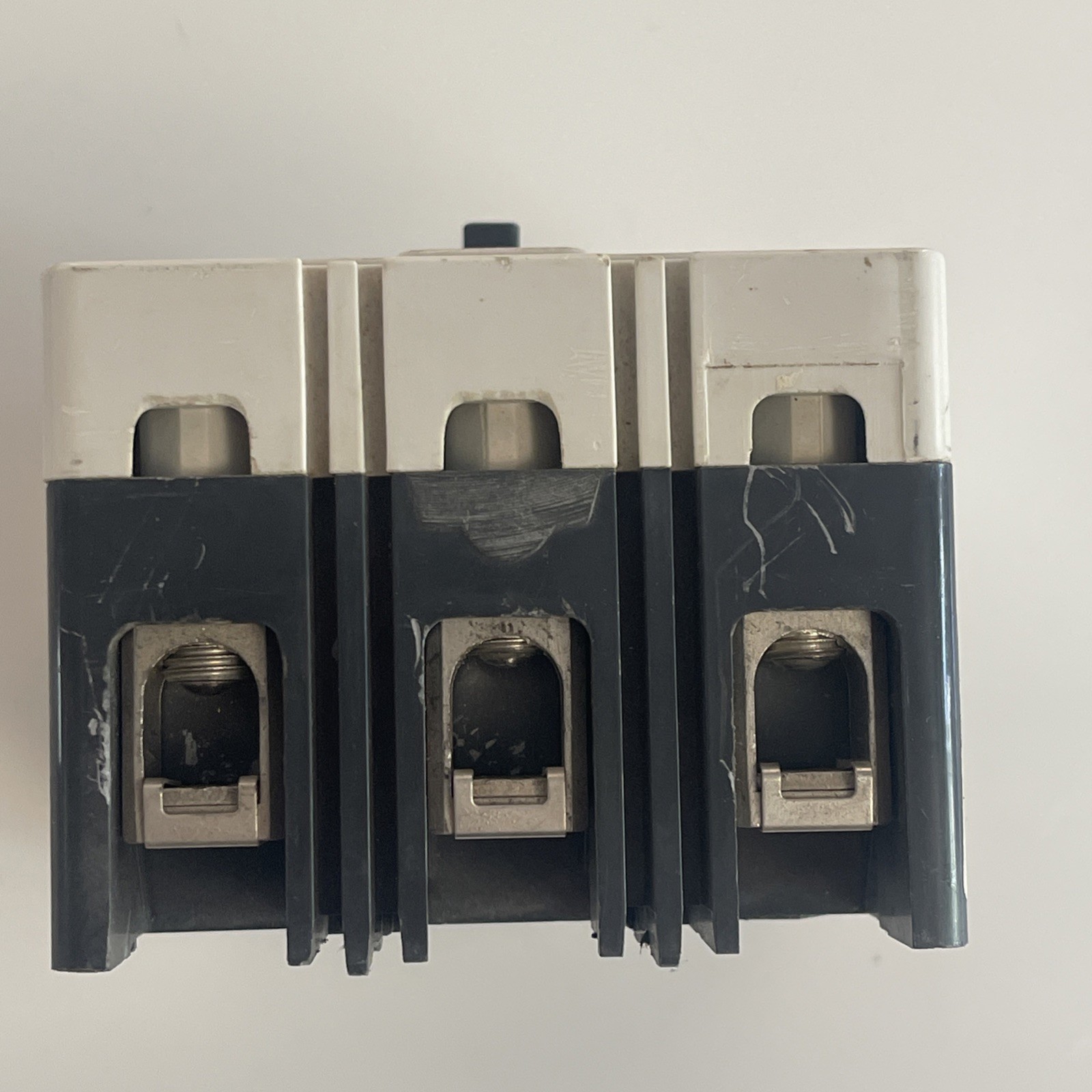 Eaton EDB3200BP10 200A Circuit Breaker 3 Pole EDB 22K 3P 200 Amp