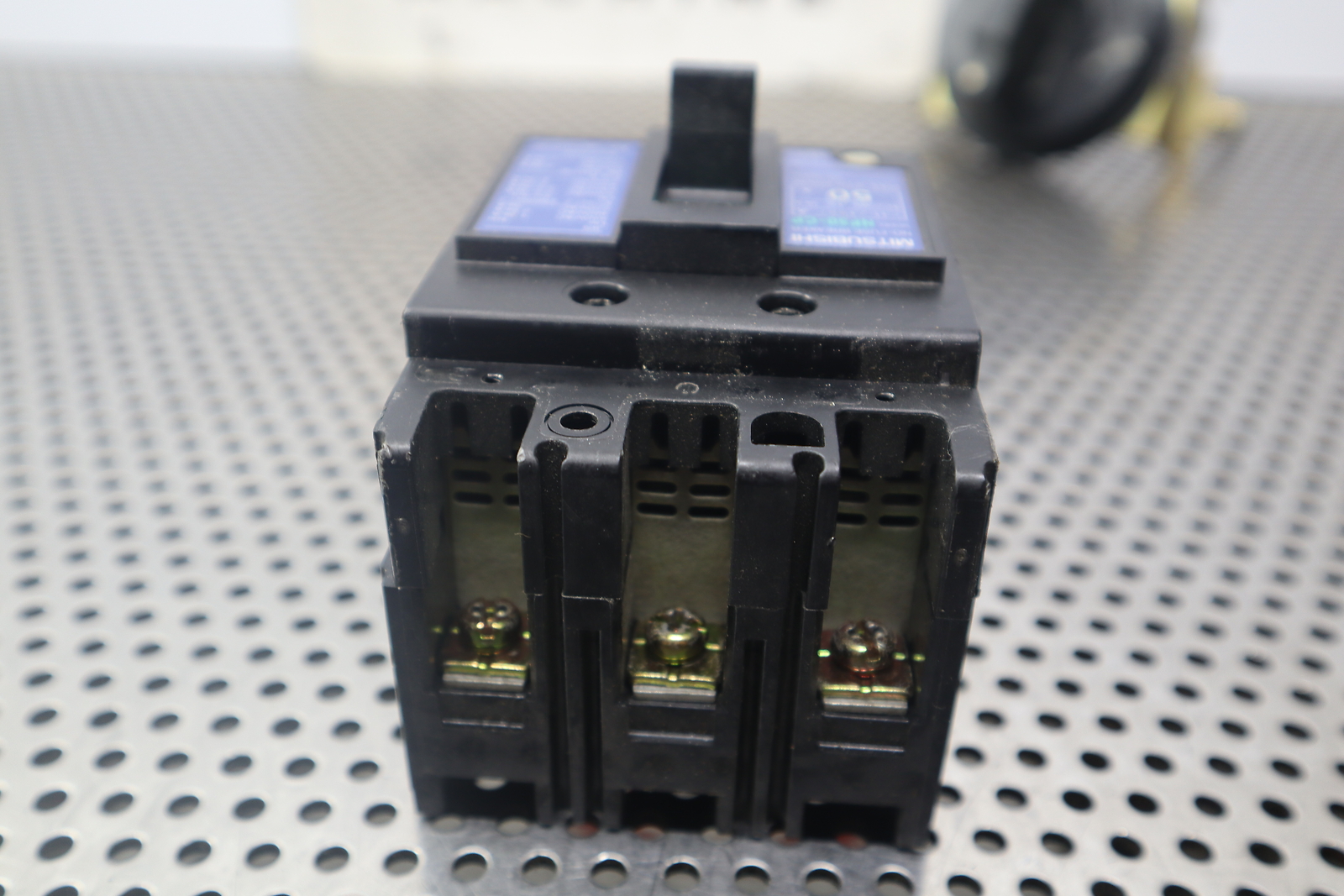 Mitsubishi NF50-CP 50A No-Fuse Breaker 3-Pole 600VAC With Disconnect Handle