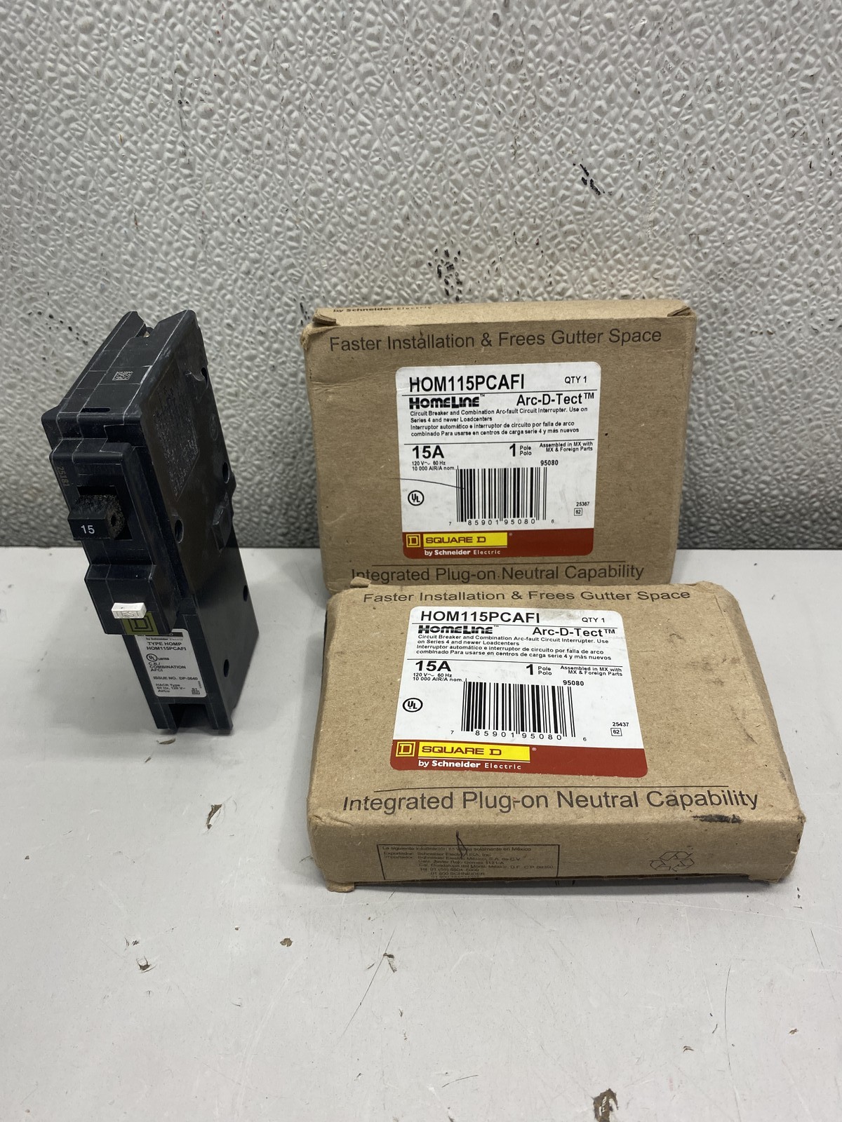 Lot of 2 SquareD/Homeline HOM115PCAFI Circuit Breaker 15A
