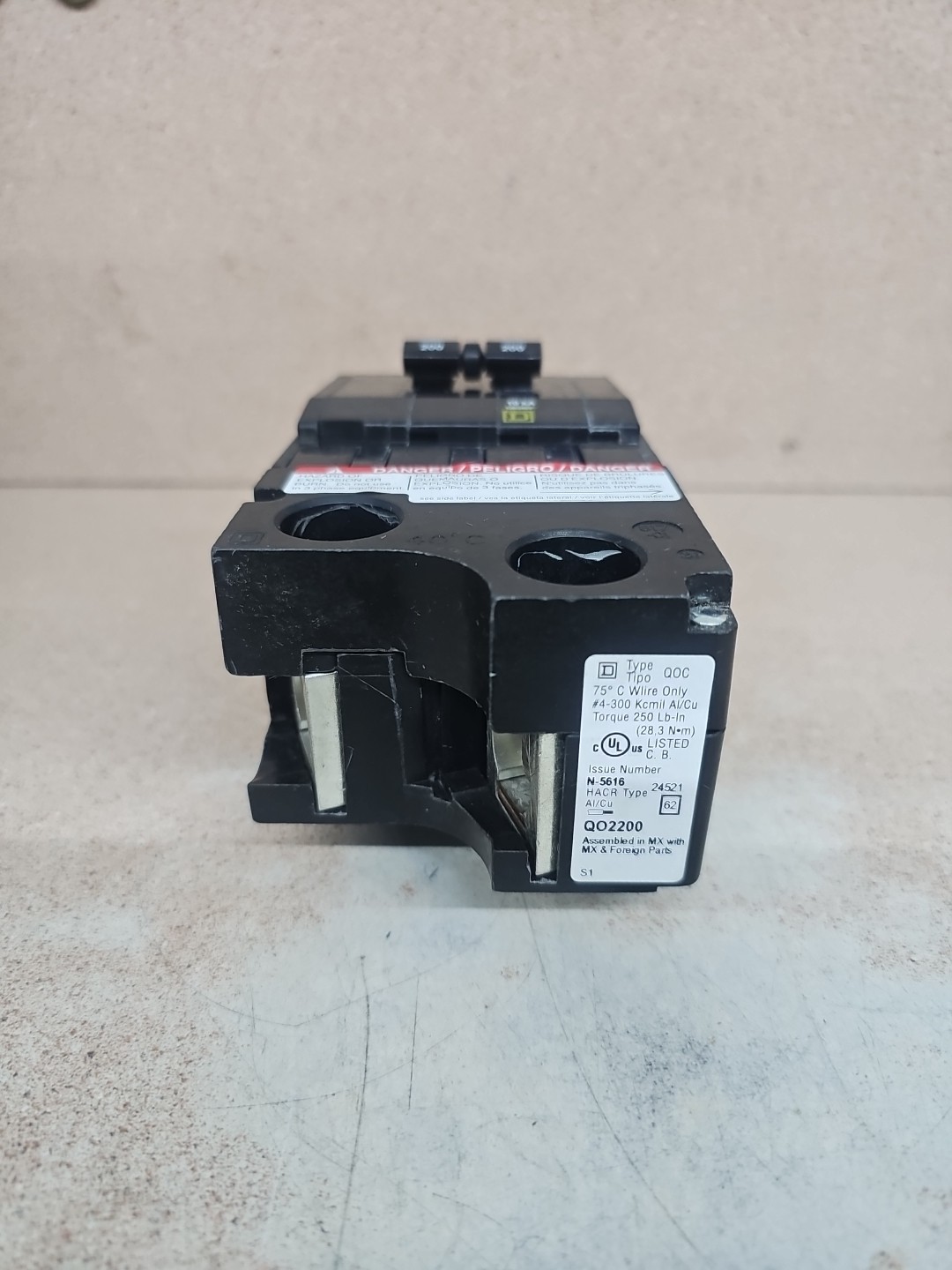 Square D QO2200 Plug-on Circuit Breaker 200 Amp 2 Pole 120/240V 50/60 Hz NOS