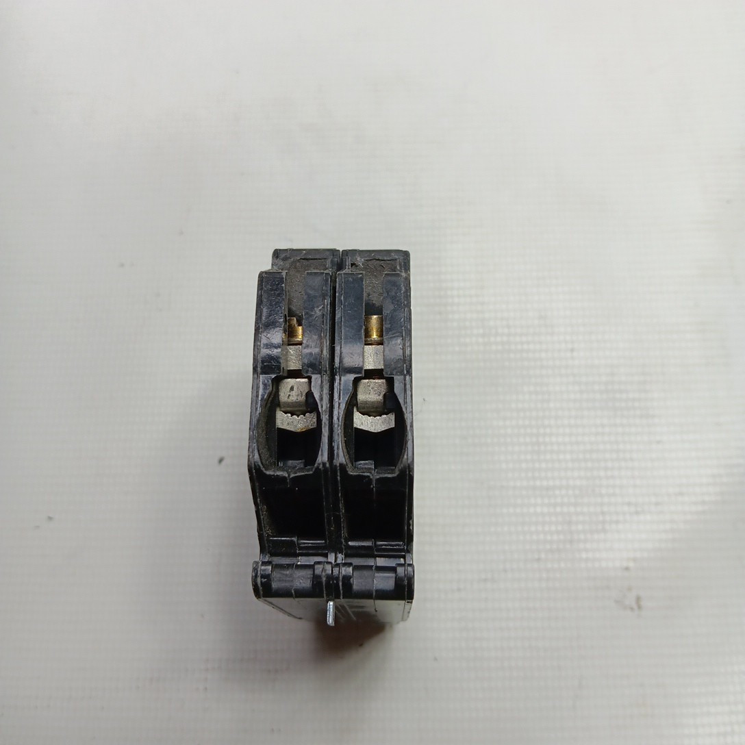 THQP240 GE 2-Pole Circuit Breaker Black 40Amp 240V 3″