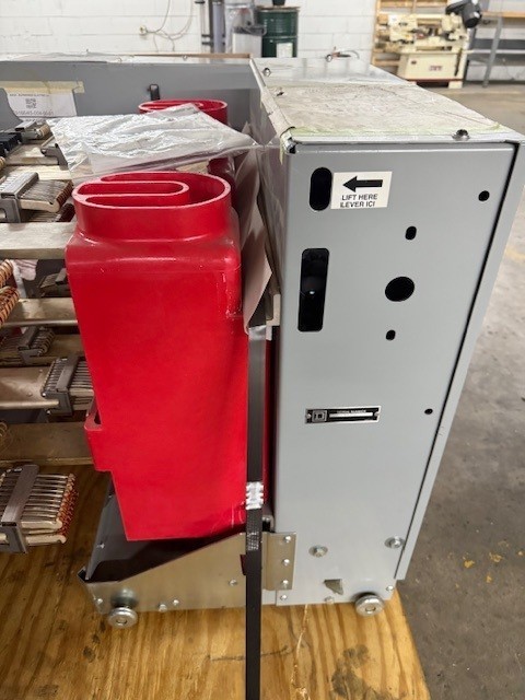 Square D Type VR 4.76kV, 1200A, 250MVA Vacuum Circuit Breaker