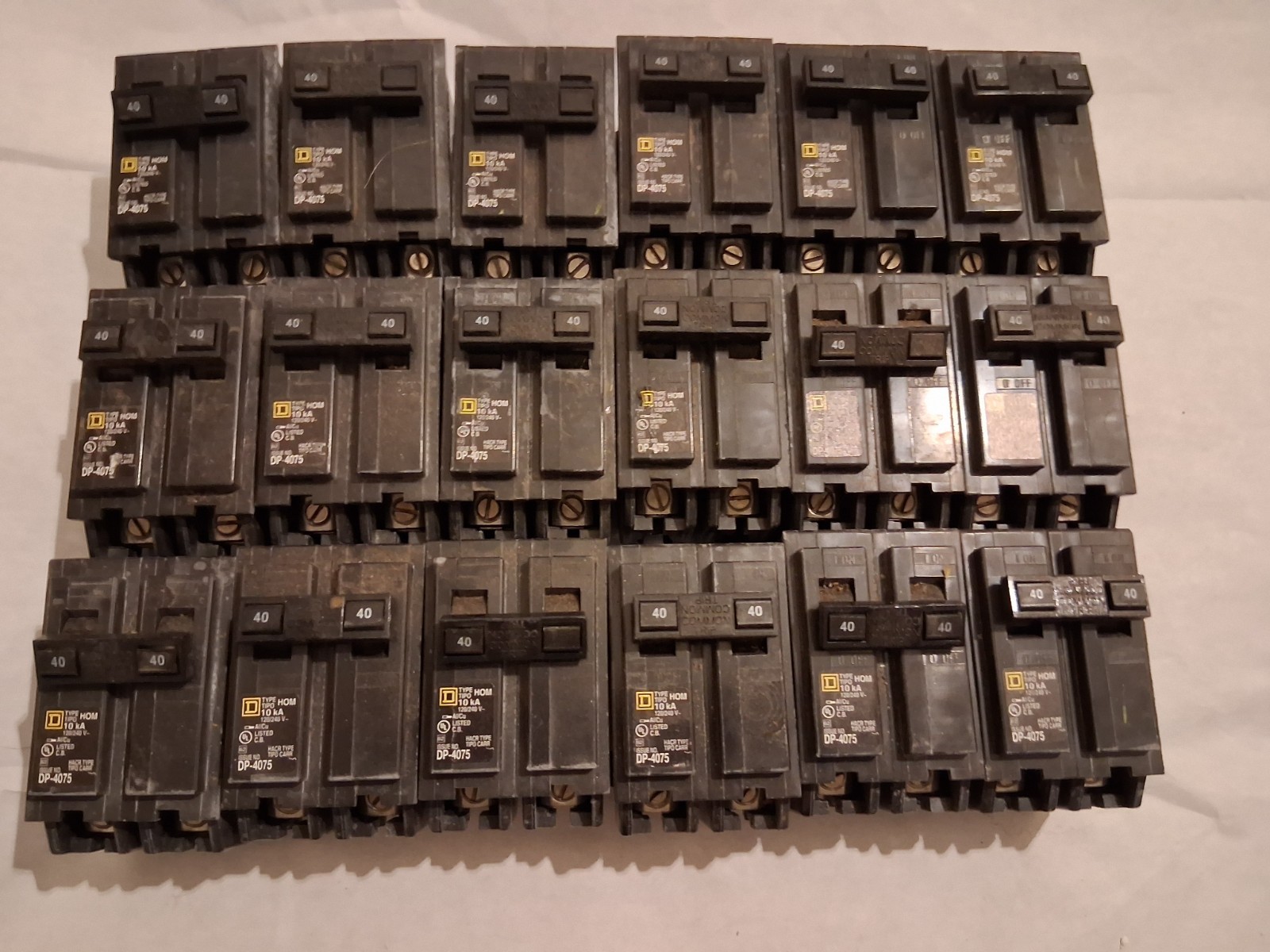 QTY 18 Square D Double Pole 120/240V HOM 40 Amp Circuit Breaker DP-4075