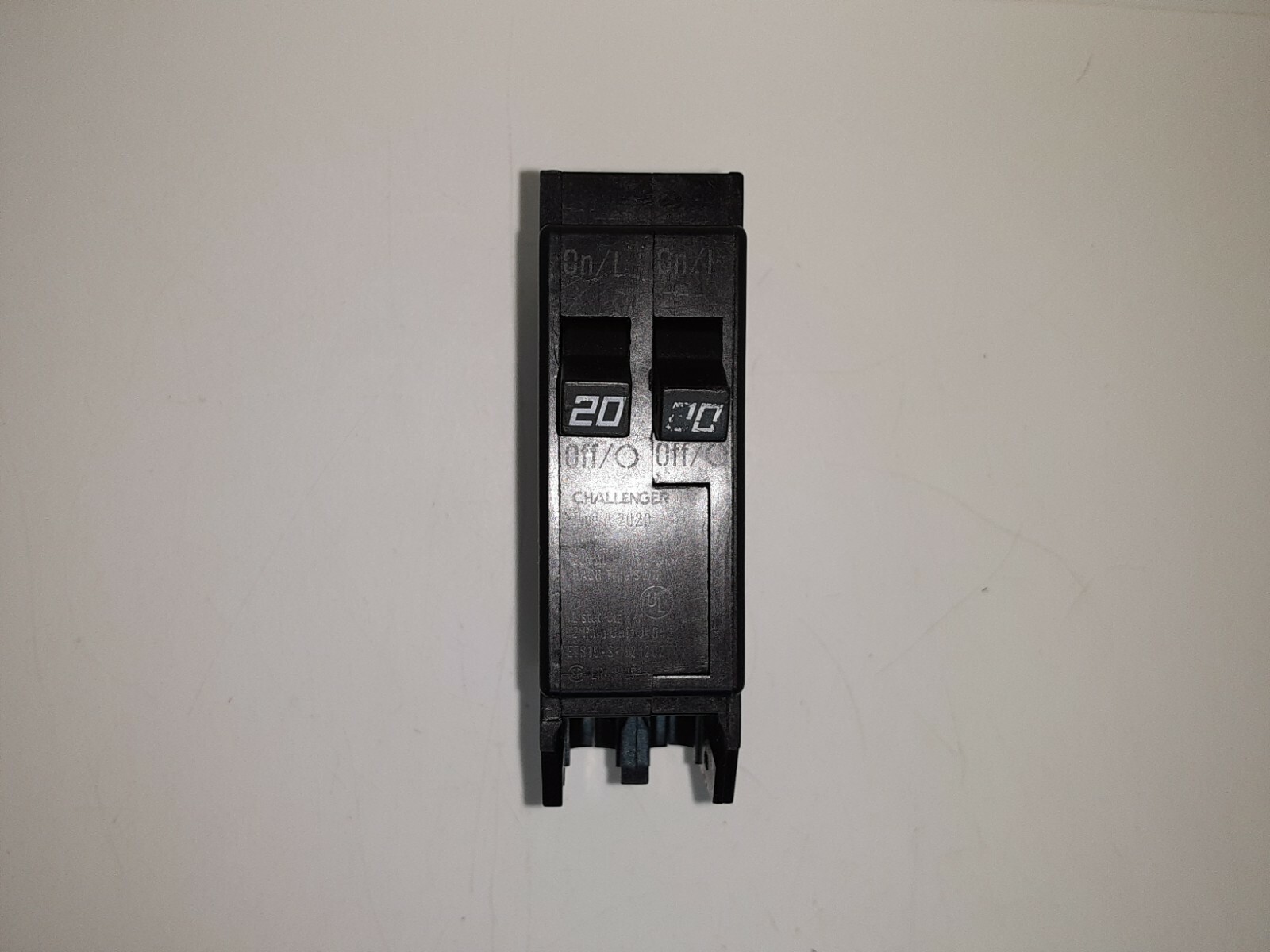 CHALLENGER A2020 20 amp 2 pole TANDEM TWIN Circuit Breaker 120/240 volt Type A