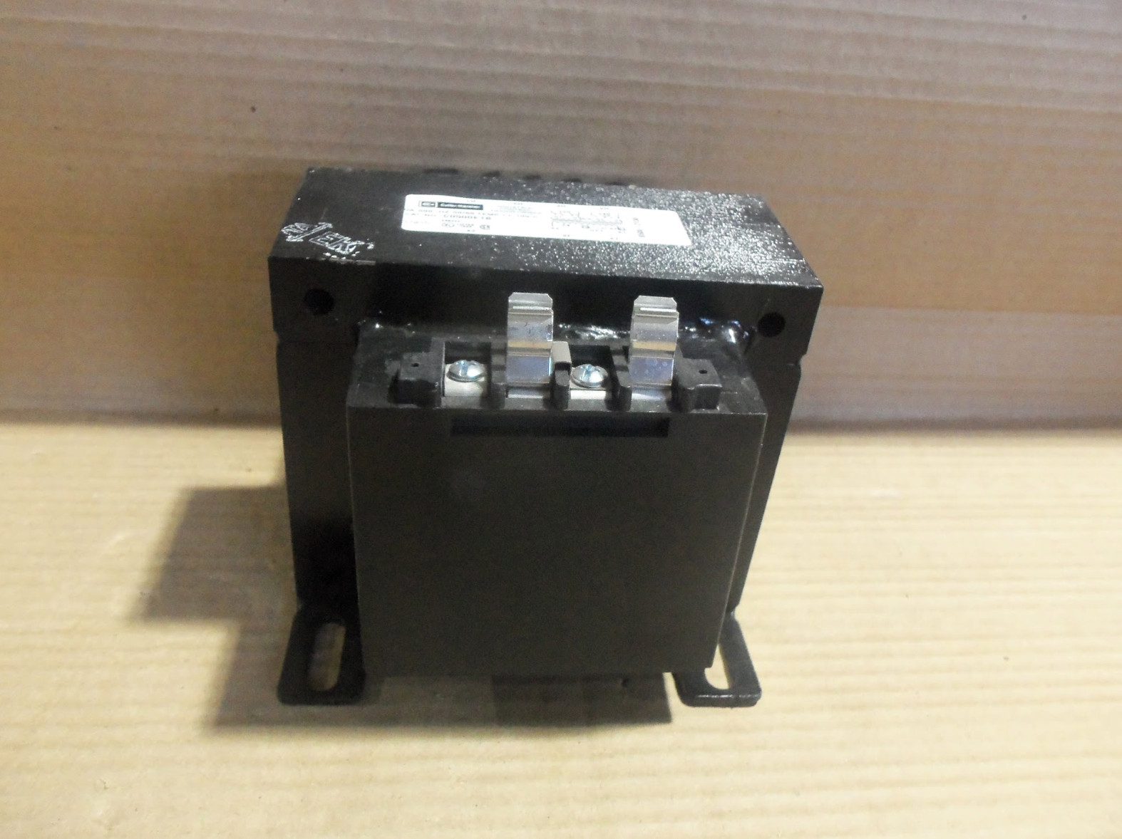 New Cutler Hammer C0500E1B Industrial Control Transformer 500VA 120x240V 24V