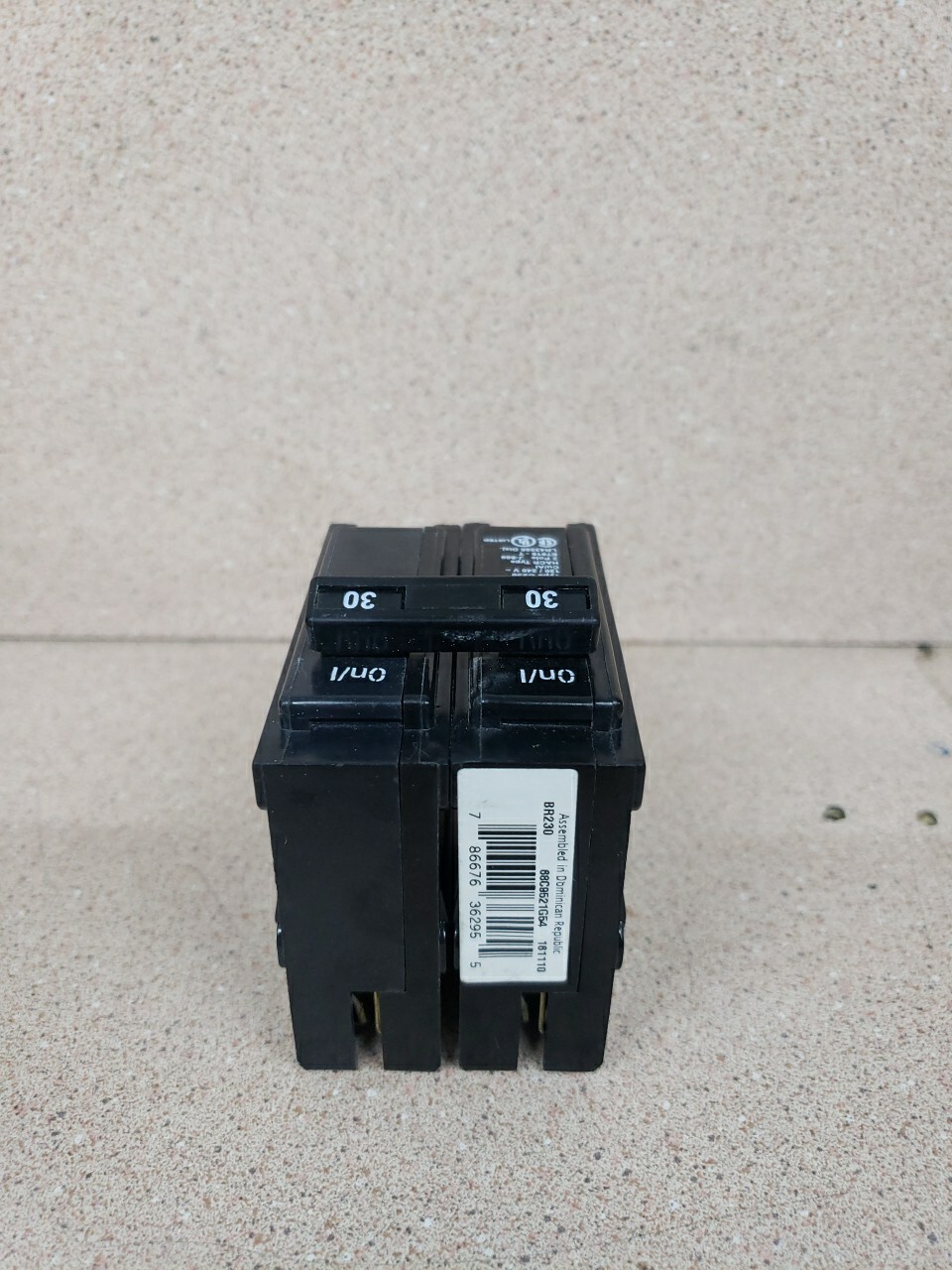 1) New Take Out! Eaton BR230 30Amp 2 Pole Standard Trip Circuit Breaker
