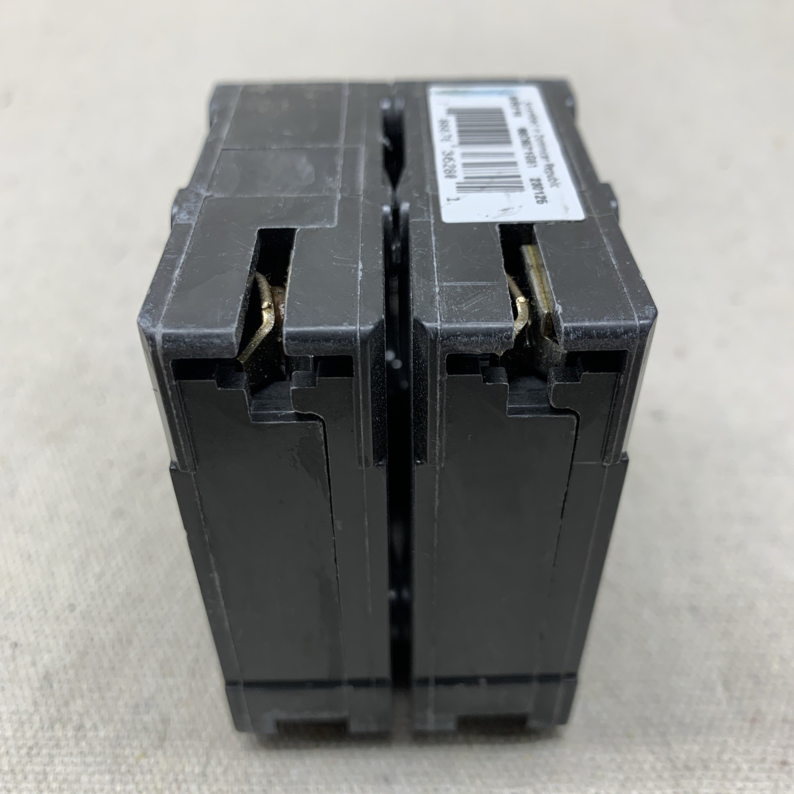 Eaton BR 15 Amp 120/240 Volts 2-Pole Circuit Breaker (BR215) *FREE SHIPPING*