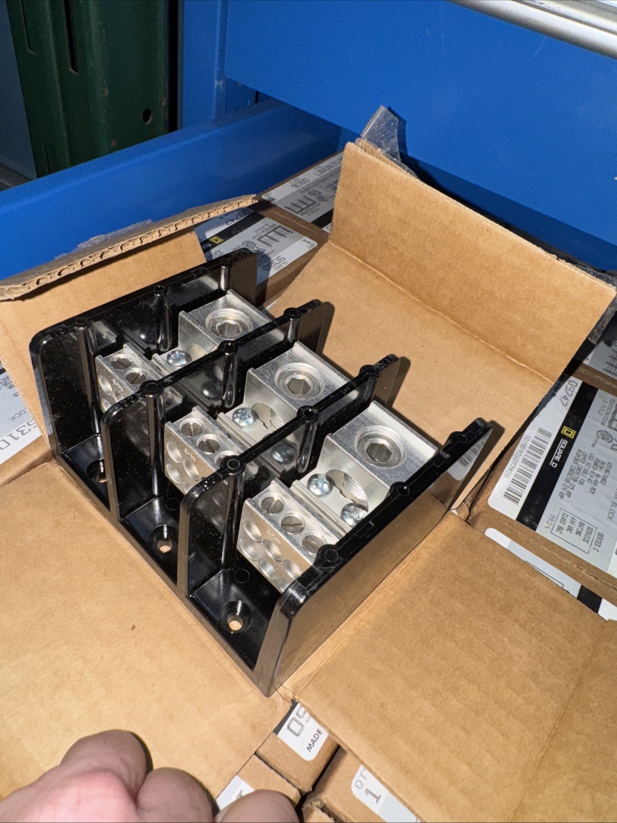 Square D 9080 LBA363106 Power Distribution Block Series C 3POLE, New, LO1
