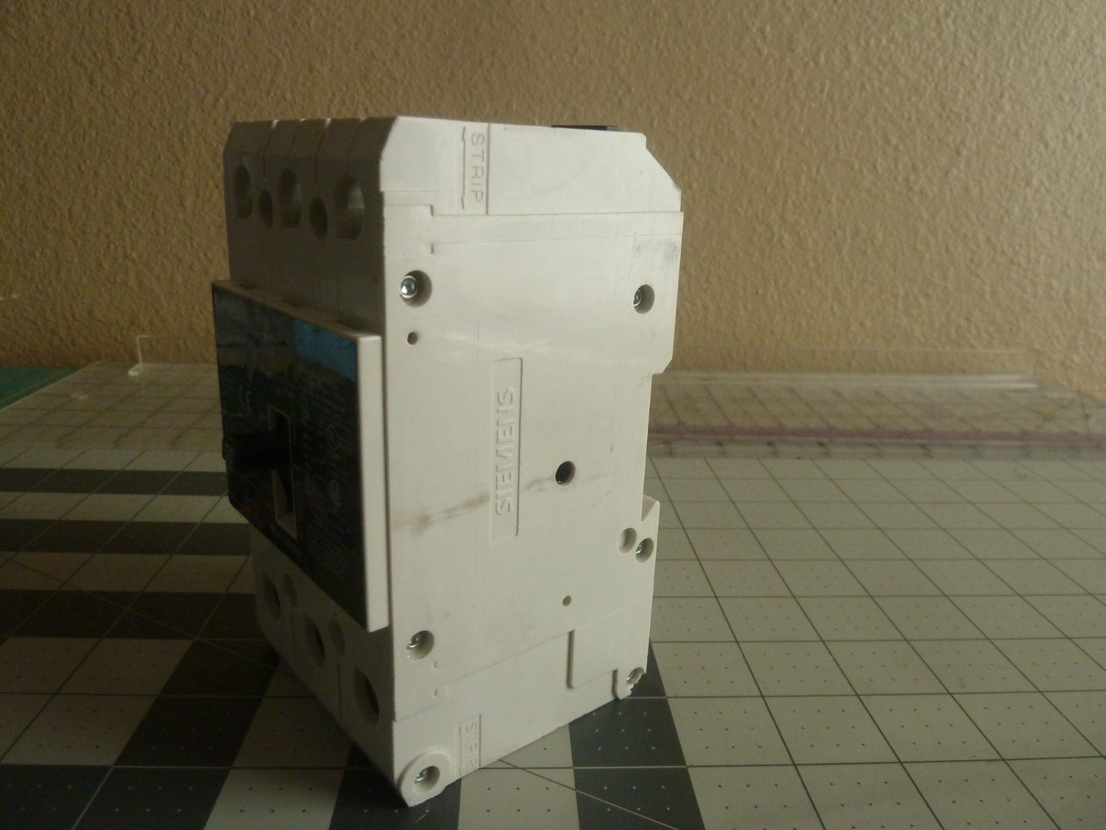 Siemens NGG3B050 Bolt-On Circuit Breaker: 600Y/347V AC – 50A – 3 pole – USED