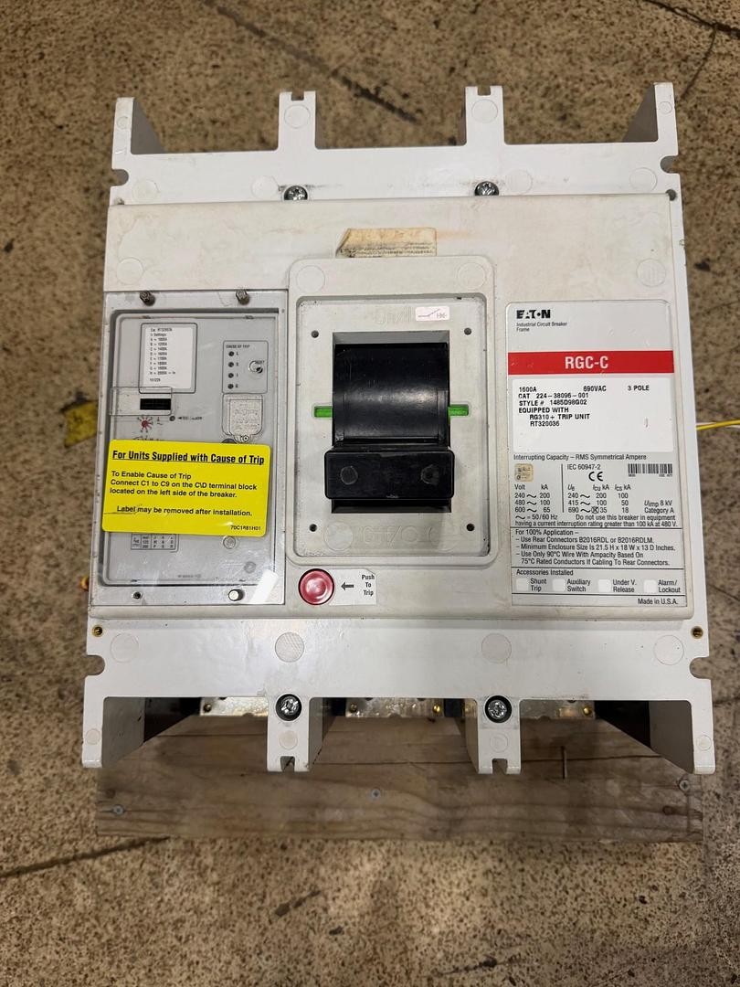 EATON YORK RGC-C CIRCUIT BREAKER 224-38096-001 1600 AMP 690 VAC W/ SHUNT TRIP