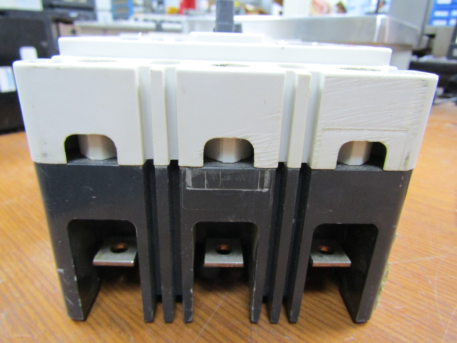 💥EATON 150 AMP CIRCUIT BREAKER 3 POLE 240 VAC ED3150BP10