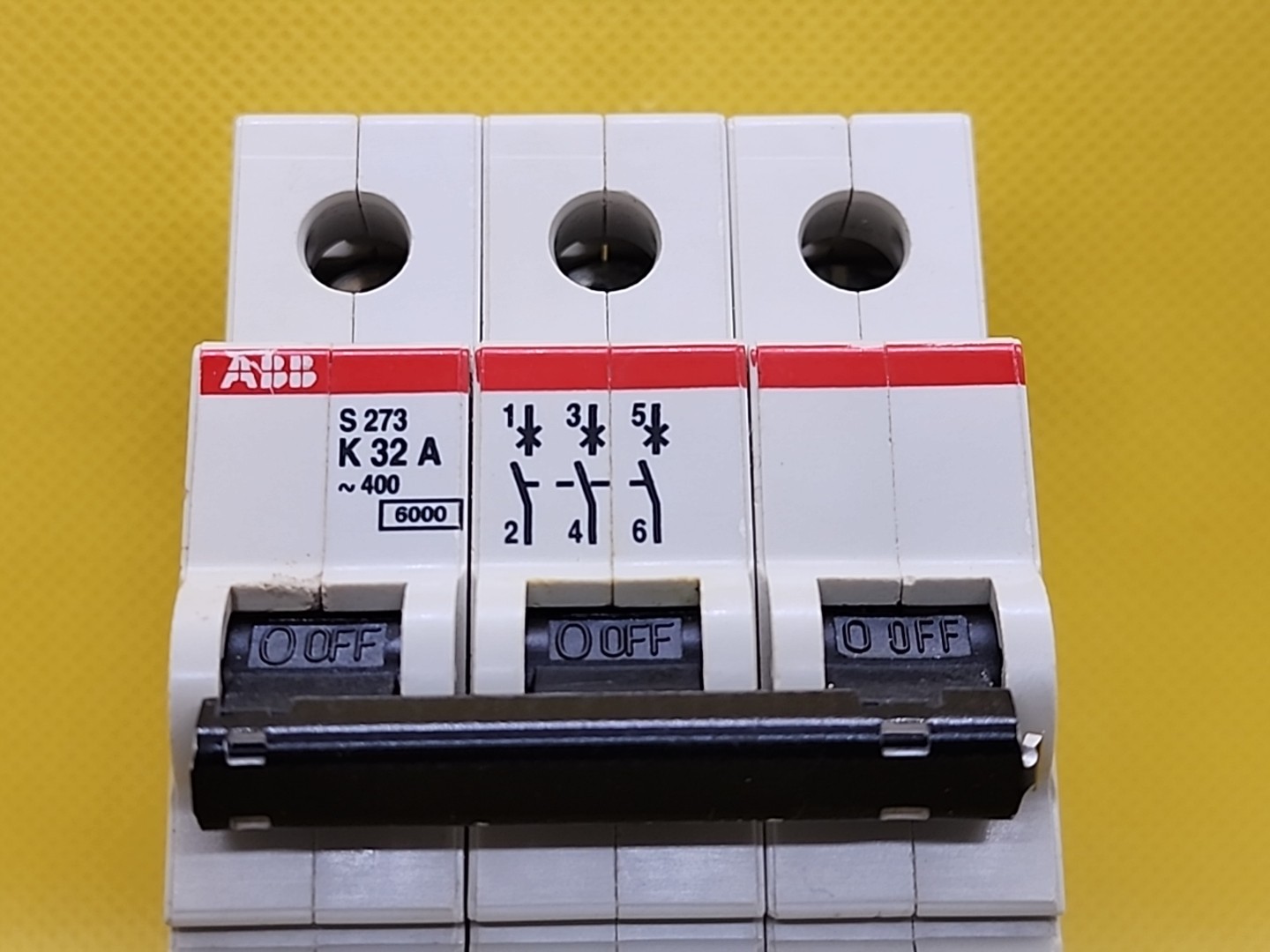 ABB S273 K32A 3 POLES 32A 277/480V CIRCUIT BREAKER [2NS1]
