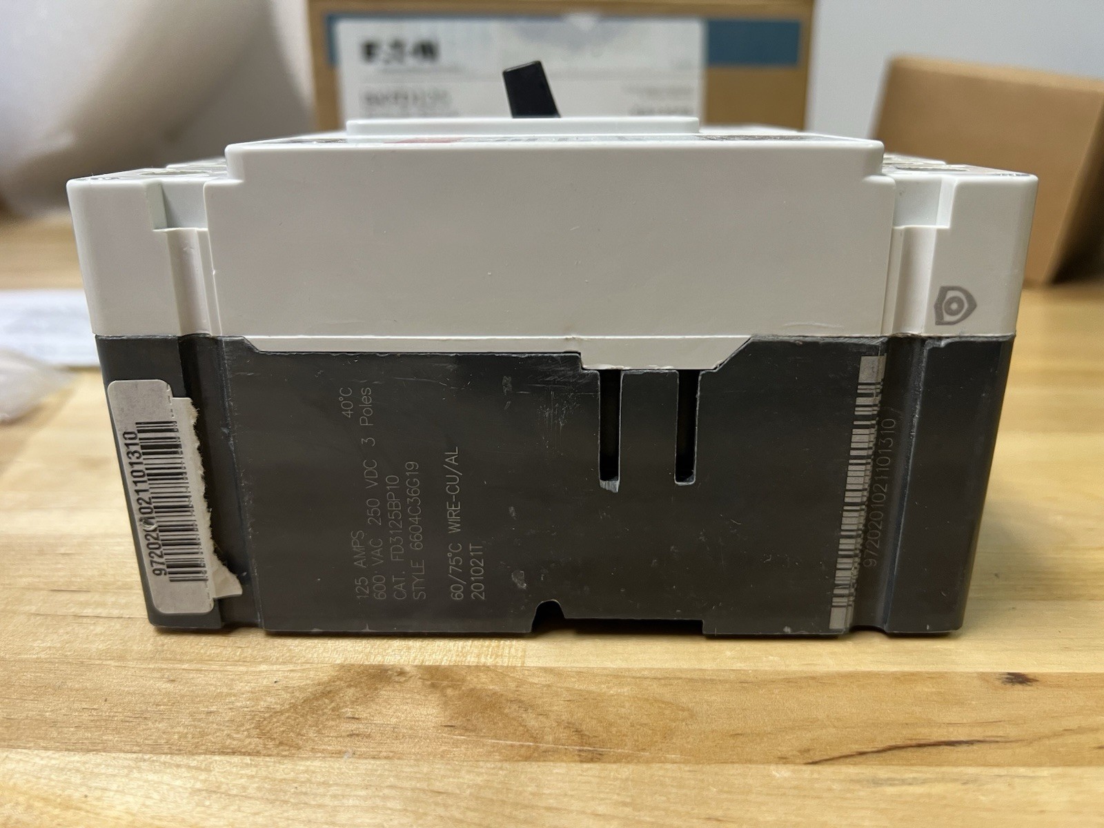 1-EATON BKFD125 FD3125 3 POLE 125A CIRCUIT BREAKER AND MAIN BREAKER KIT BKFD