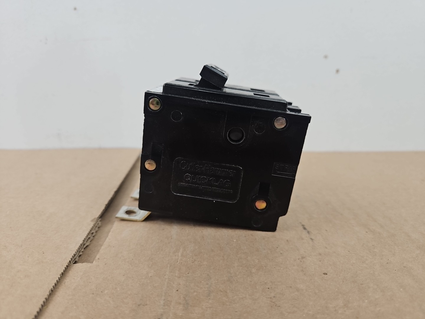 Cutler Hammer QBHW2030 Circuit Breaker 2 Pole 30 Amp Bolt on Quick Lag