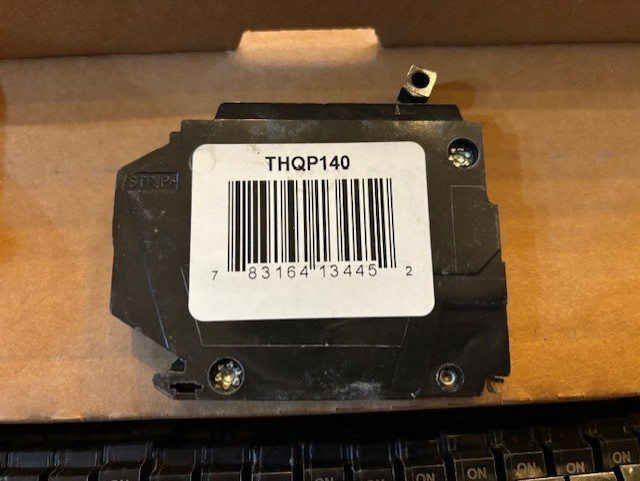 CASE 20 NEW GE THQP140 1 pole 40 amp Plug THQP 120v Skinny Thin Breakers 20qty