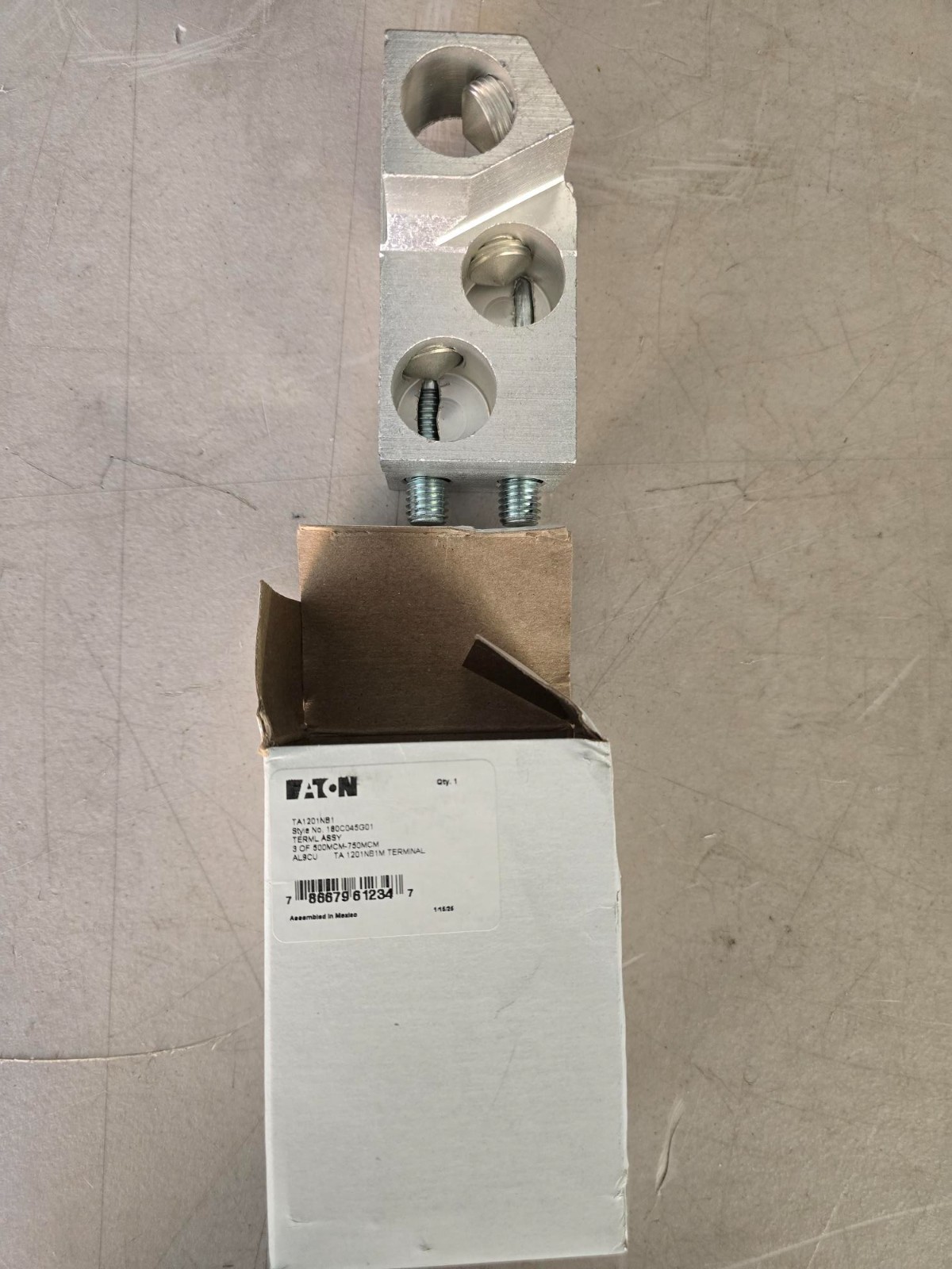 EATON TA1201NB1, 3 X 500-750 MCM MOLDED CASE BREAKER LUG KIT, BRAND NEW.