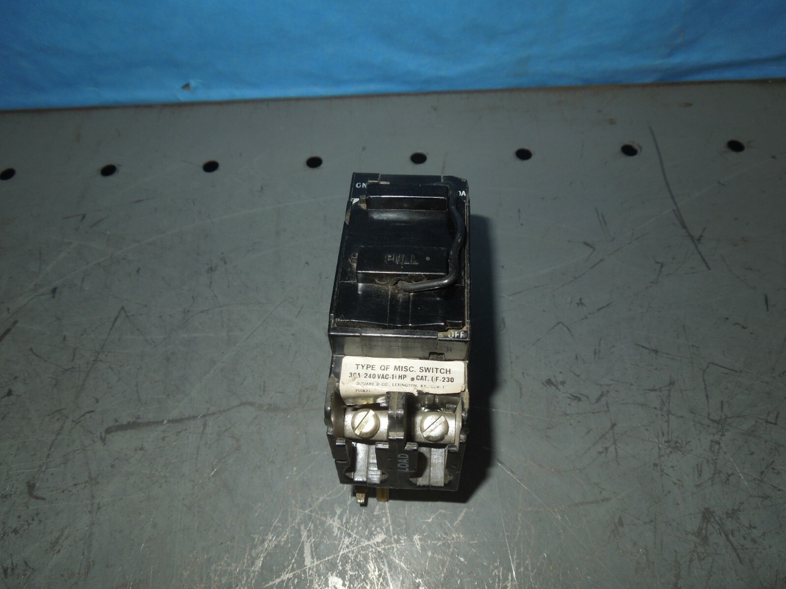 Square D QF230 30A 2P 120/240V Clip-On Fused Pull-Out Circuit Breaker