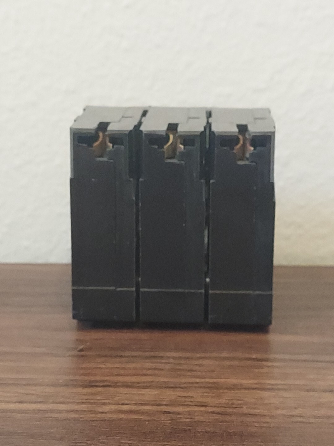 Cutler-Hammer HQP3010H 3 pole 10 amp PLUG IN/ON Circuit Breaker (eaton)
