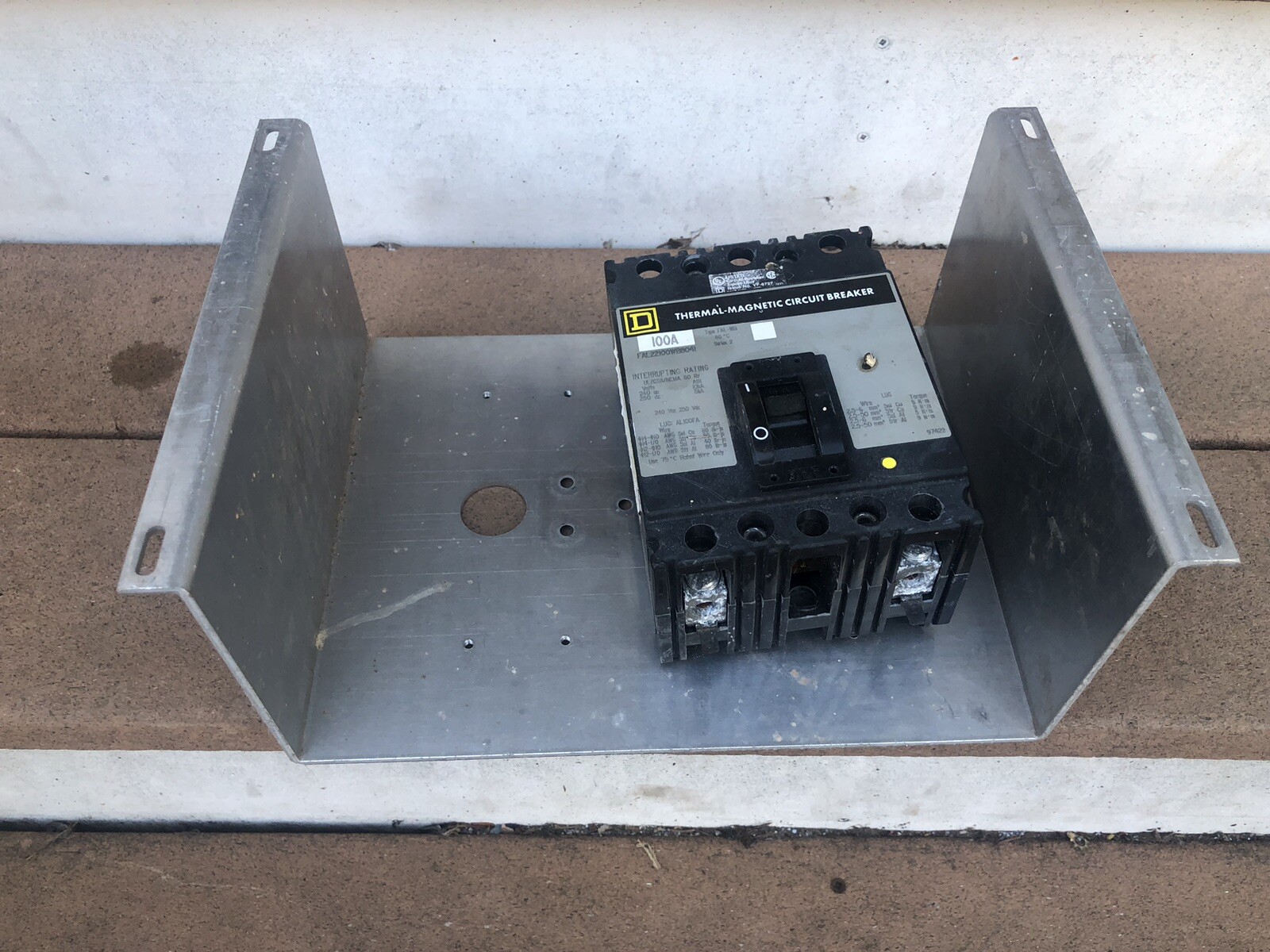 aluminum wall bracket THERMAL MAGNETIC CIRCUIT BREAKER 3 POLE