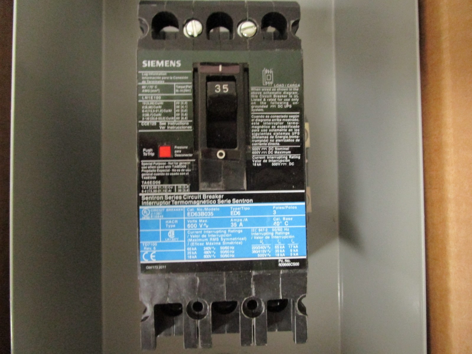 Siemens Circuit Breaker Enclosure E1SED63B015 ENC1S 3P 35A 600V 18KA New in Box!