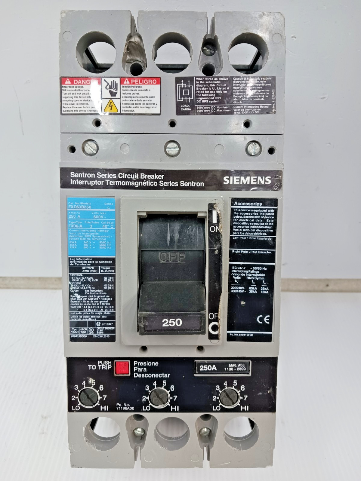 Siemens Sentron 250 Amp Circuit Breaker 3 Pole 600 VAC 35kA FXD63B250 *Flaw*