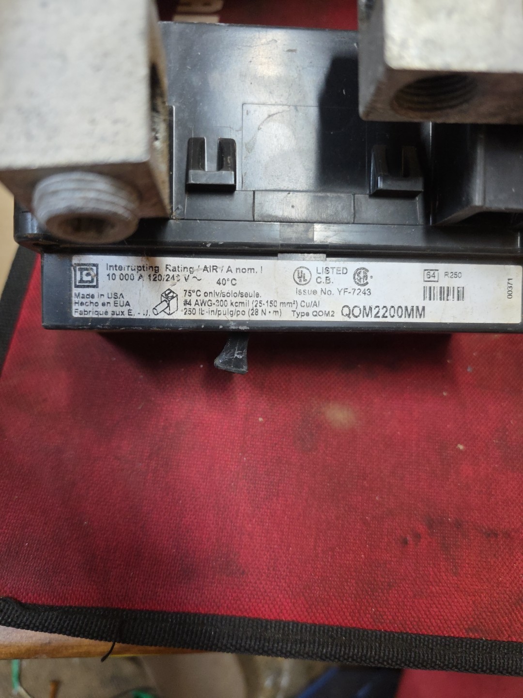 Square D 2 Pole 200 Amp Main Circuit Breaker 120/240 V 50/60 Hz QOM2200VH