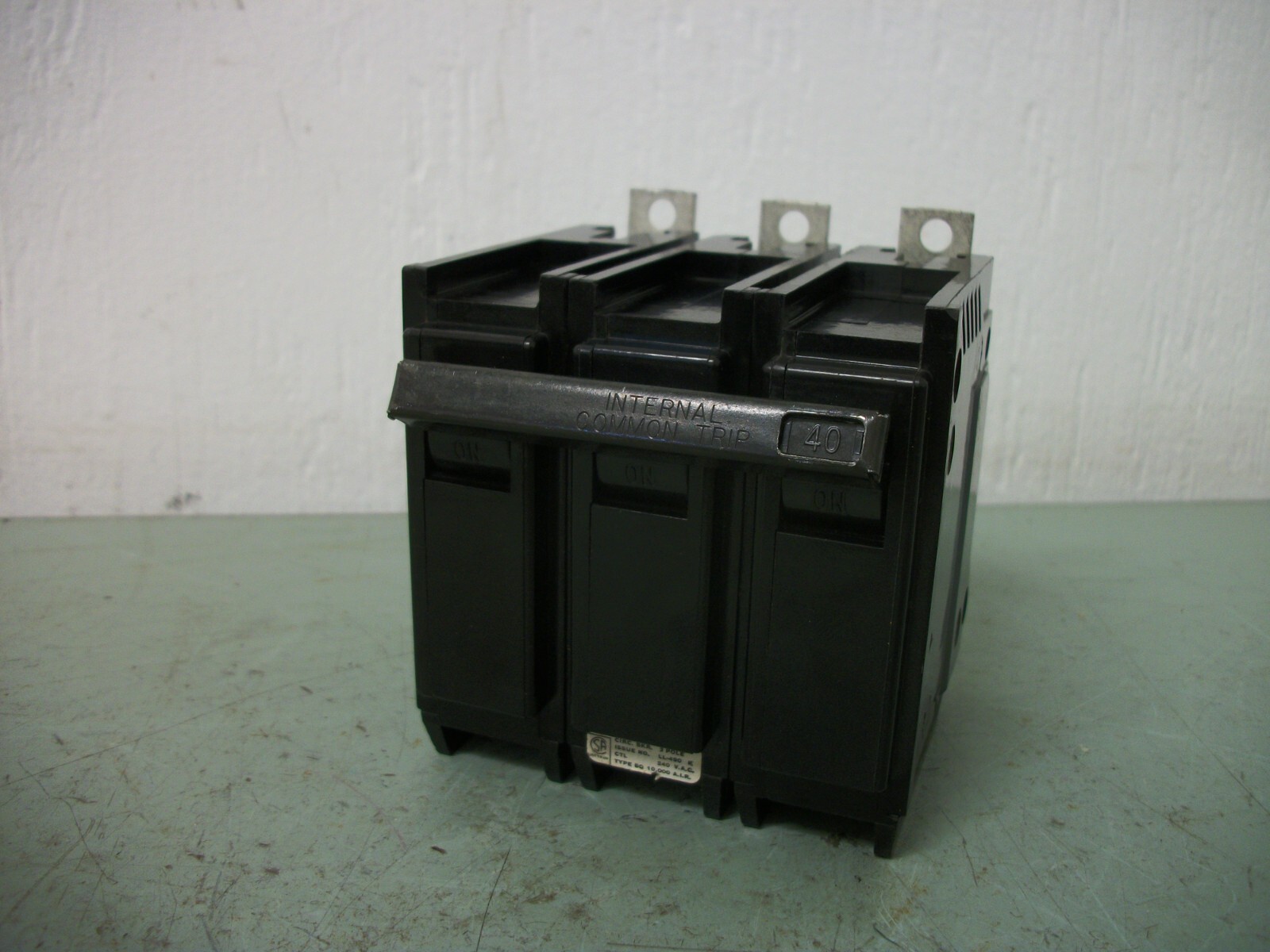 GTE SYLVANIA BQ CIRCUIT BREAKER BQ3C040 BQ340 40AMP 240VOLT 3POLE NOB