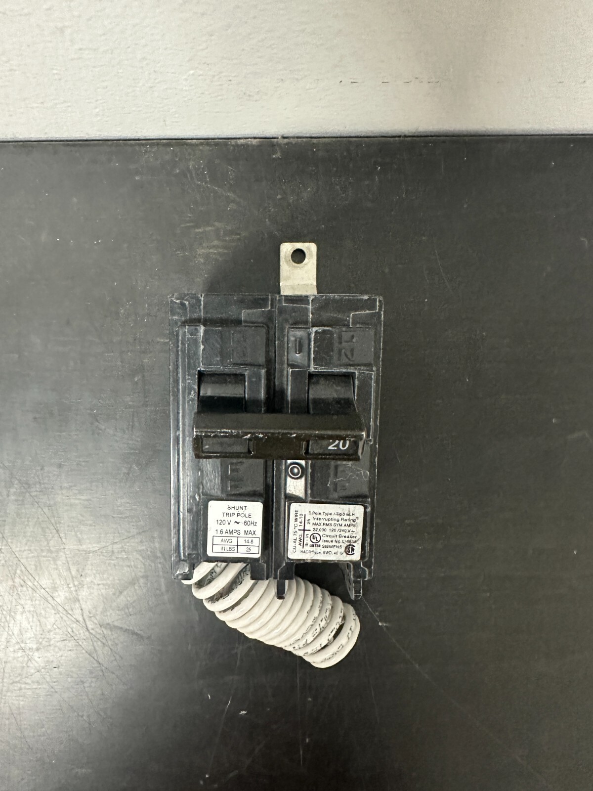 NEW NO BOX Siemens B120H00S01 Circuit Breaker 20 Amp, 1 POLE 120 W/SHUNT CIRCUIT