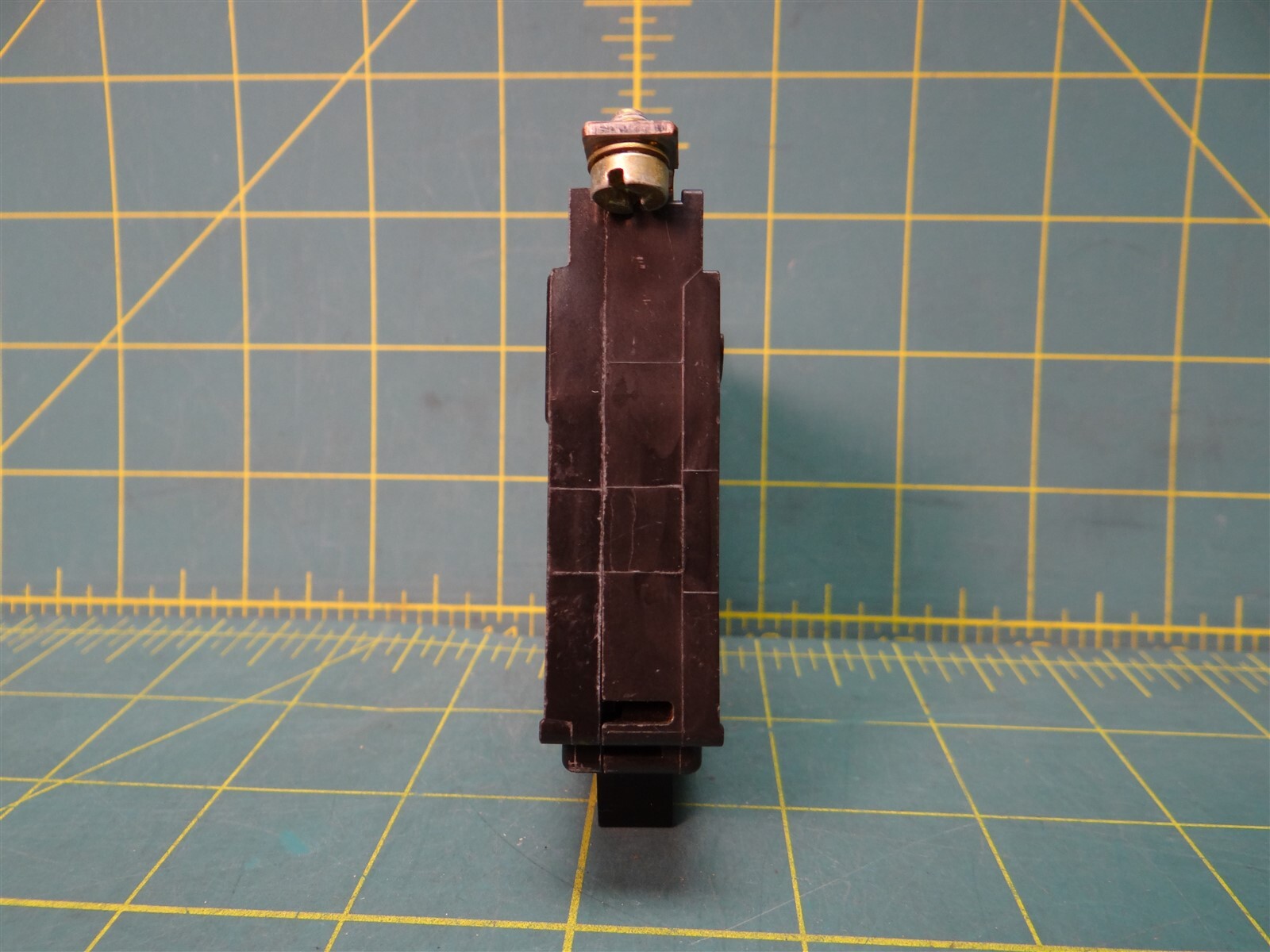 Square D QOB130 Circuit Breaker 30 Amps 1 Pole 10 Kiloampere At 120/240 Vac
