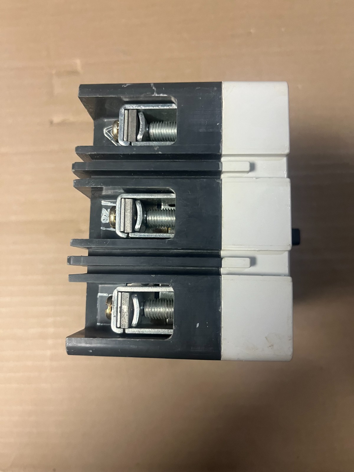 Cutler Hammer HMCP015EOC 15 Amp 600 Volt 3 Pole Circuit Breaker TAKE OUT