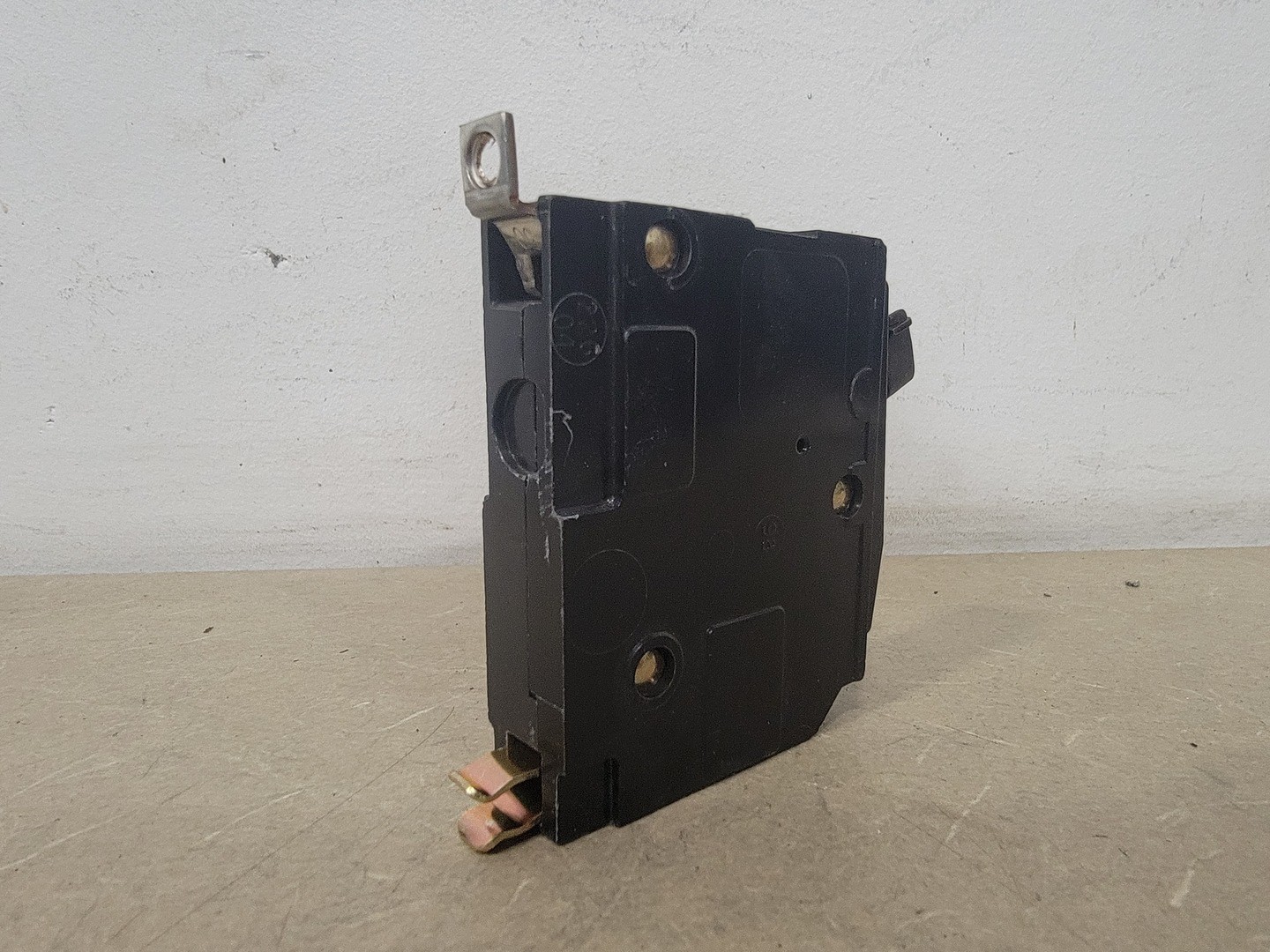 SQUARE D QOB130 30 Amp, 1 Pole, 120/240 volts Circuit Breaker – Electrical