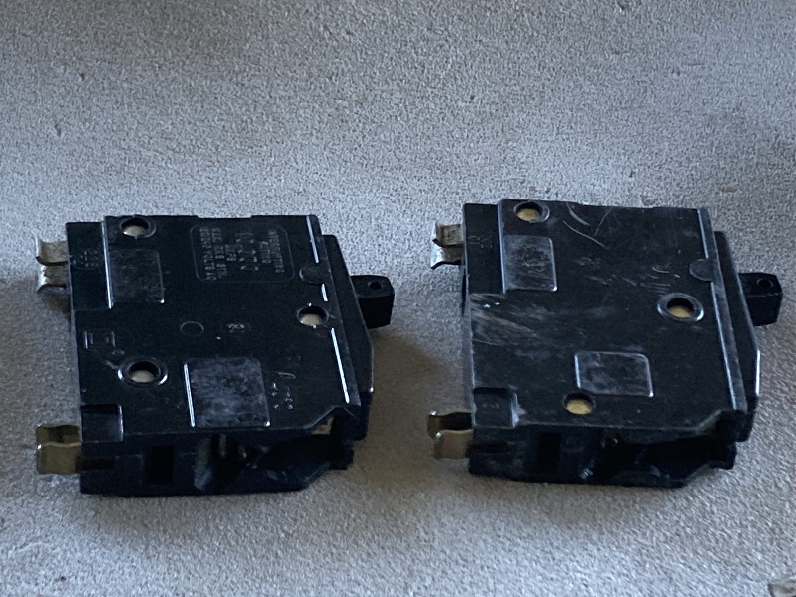 Lot of 2 Square D QO115 15A 1 Pole Circuit Breaker Trip Window Yellow “D”