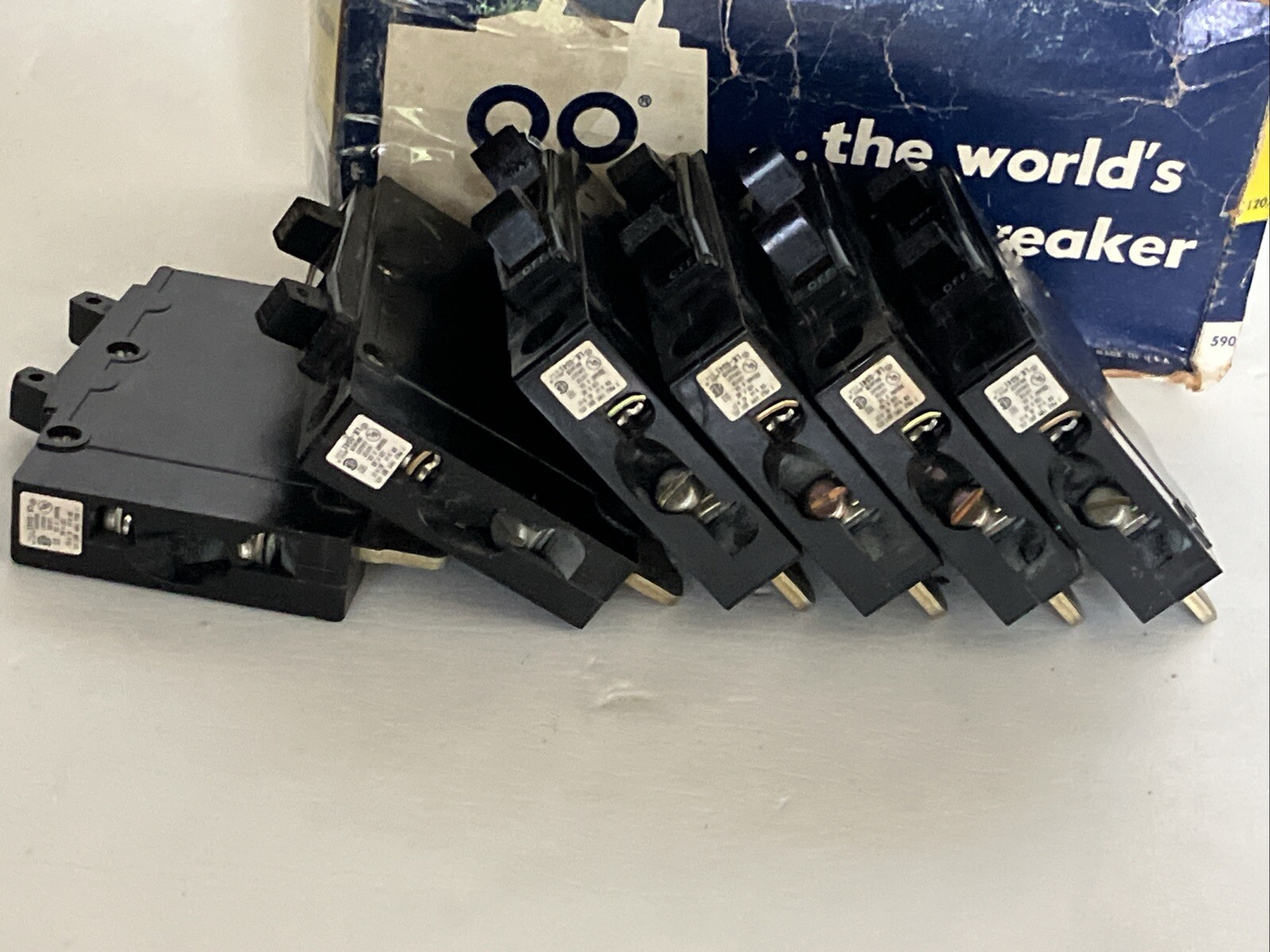 Square D QOT2020 20 Amp 1 Pole 120V Piggy-Back Tandem Twin w Hook QO2020 NEW!