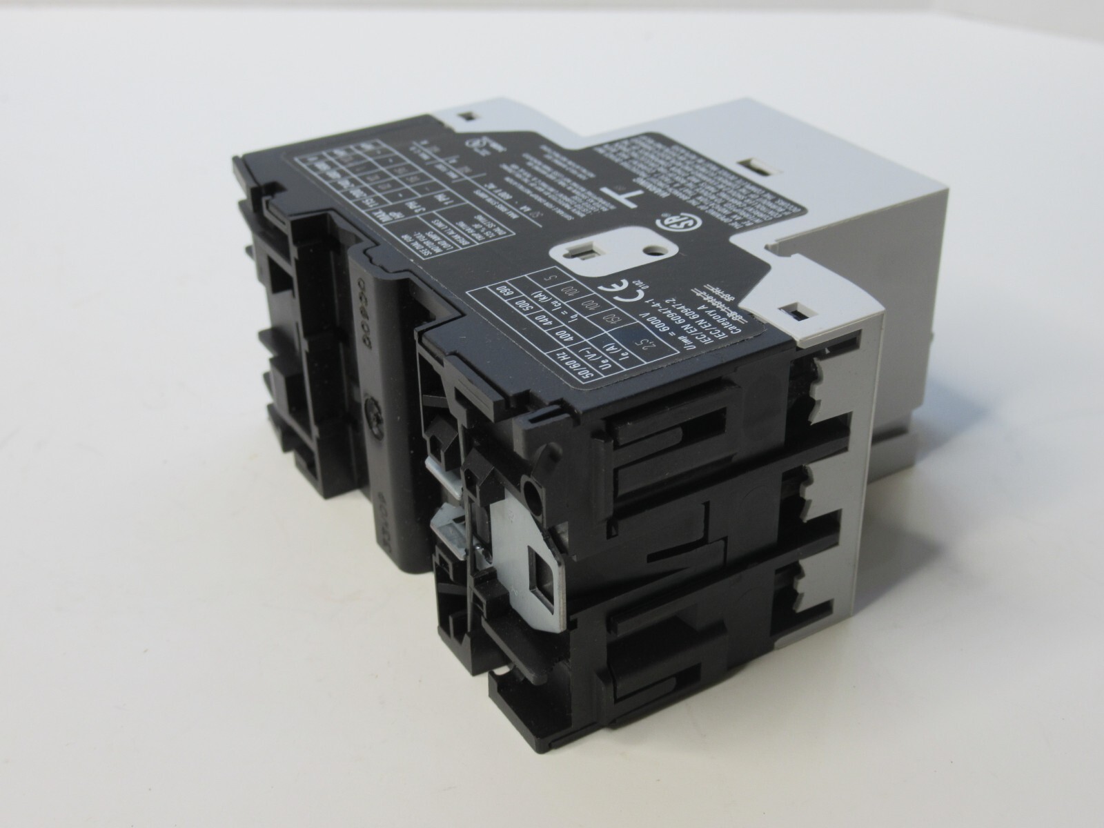 (NEW) CUTLER HAMMER / EATON XTPB2P5BC1 Series XT 2.5A Amp A Push Button Breaker