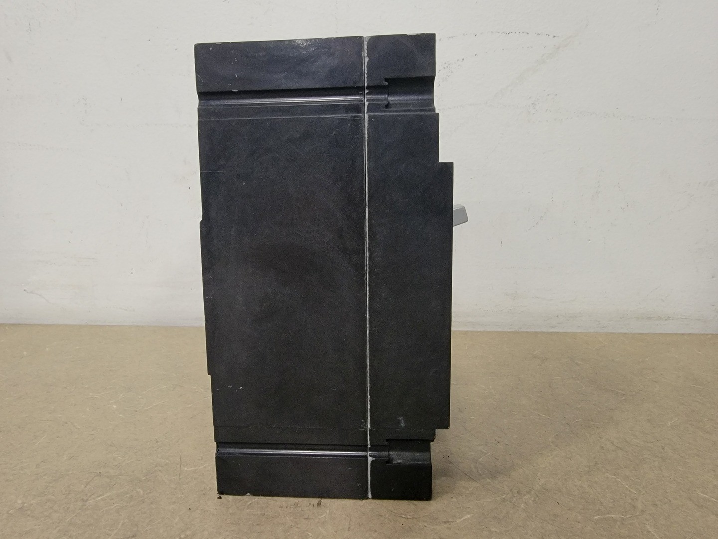 General Electric TED136060 60 Amps 3-Pole 600 VAC Circuit Breaker – Electrical