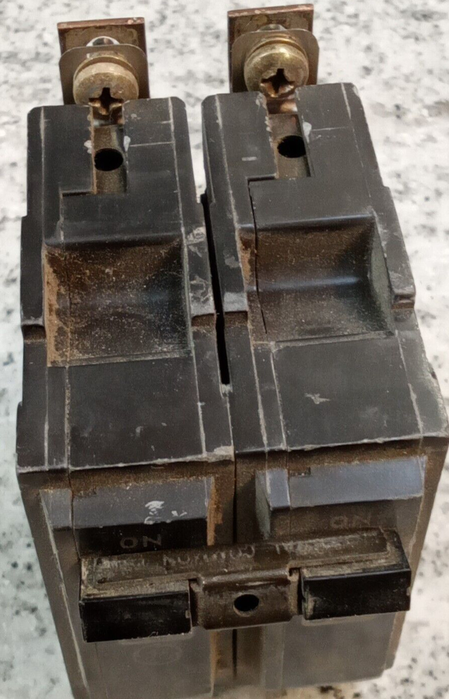 GE/BREAKER/THQB2135/ 35AMP/2POLE/ 10kA@240V/THQB/GROVE/Bolt-On/USE( L120