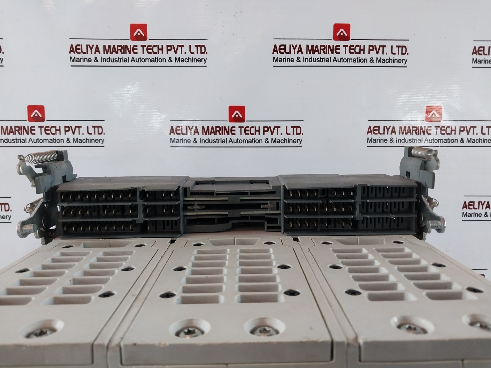 ABB E2.2N Air Circuit Breaker EMAX 2 50-60HZ 24VDC RN0614001