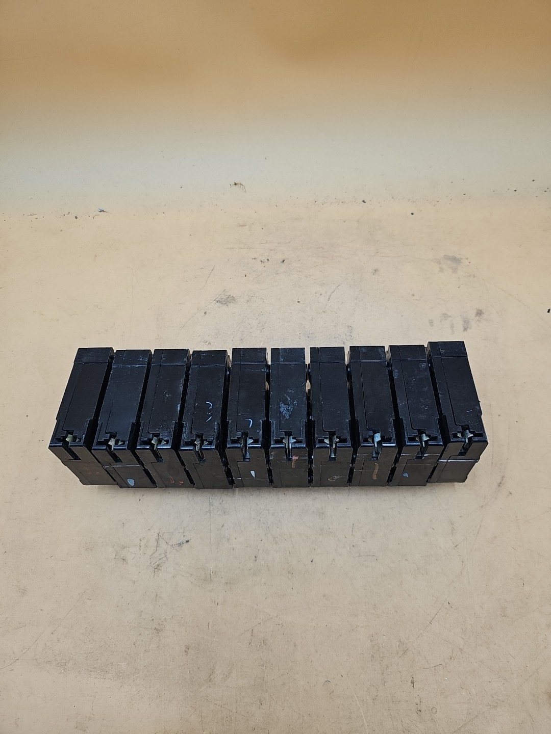 LOT OF 10 Bryant BR115 1 Pole 15 AmpType BR Plug On Circuit Breakers