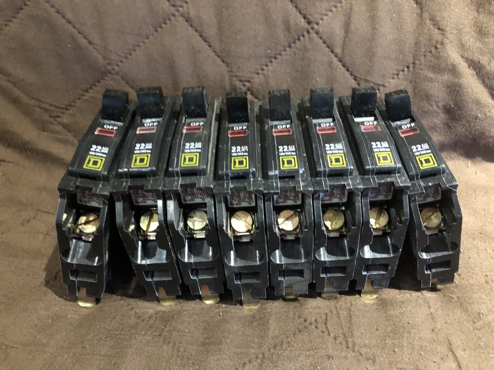 LOT OF 8 NOS Square D QOB120VH 20 A Circuit Breakers 22KA SHIPS FREE
