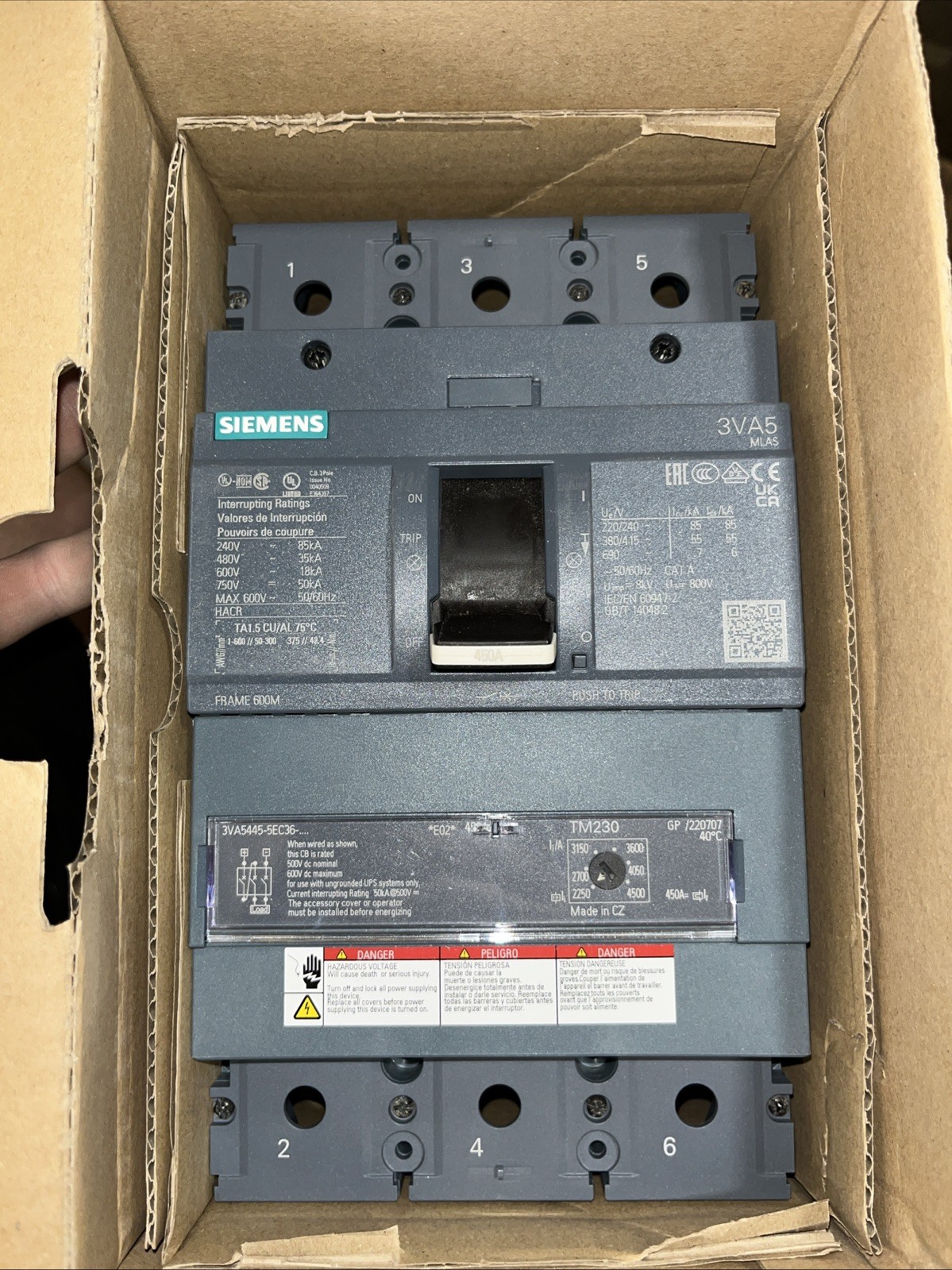 NEW Siemens 3VA5445-5EC36-0AA0 3 Pole 450 Amp 600V Circuit Breaker