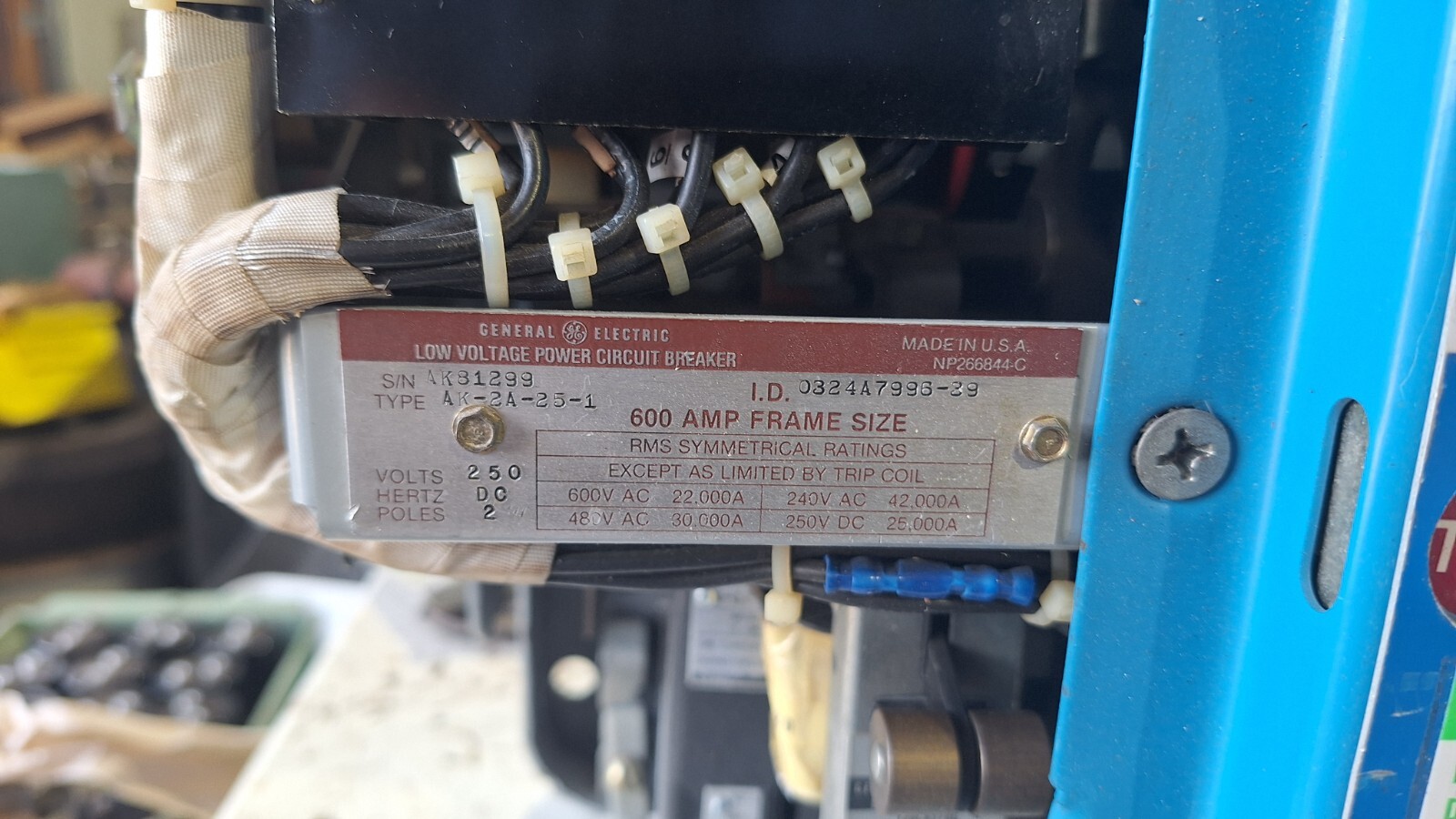 GE General Electric AK-2A-25-1 Low Voltage Power Circuit Breaker 600 Amp 2 Poles